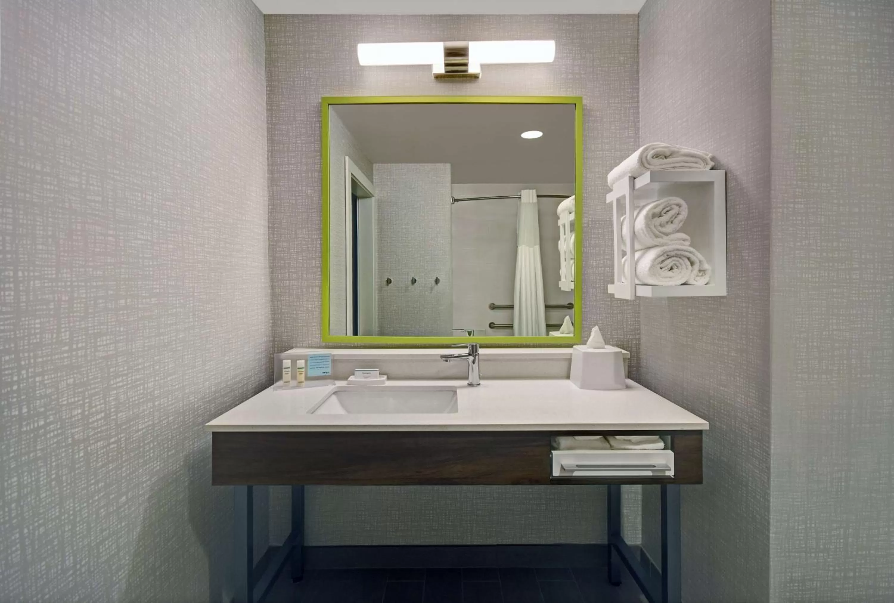 Bathroom in Hampton Inn Cave City, KY