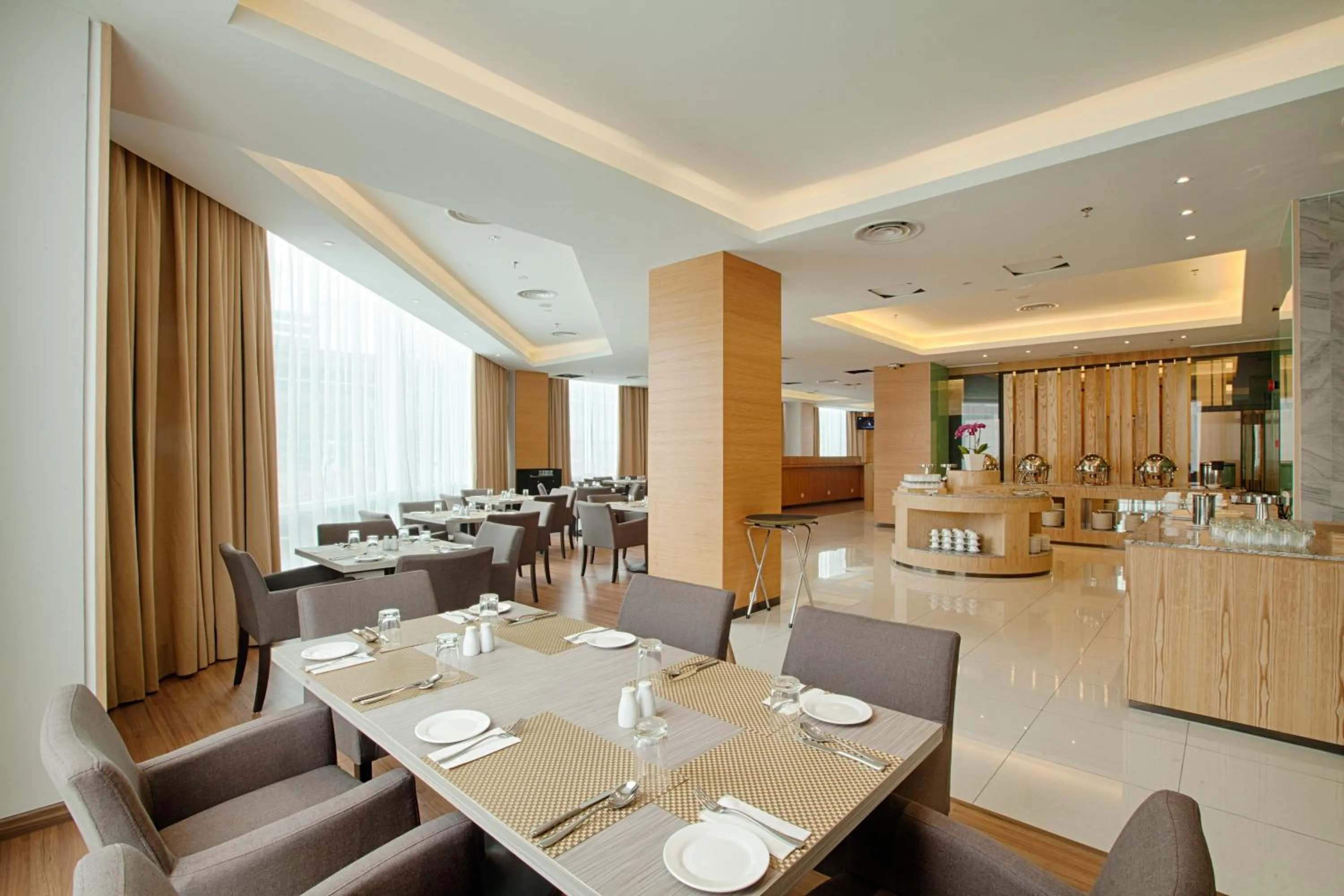 Restaurant/places to eat in WP Hotel