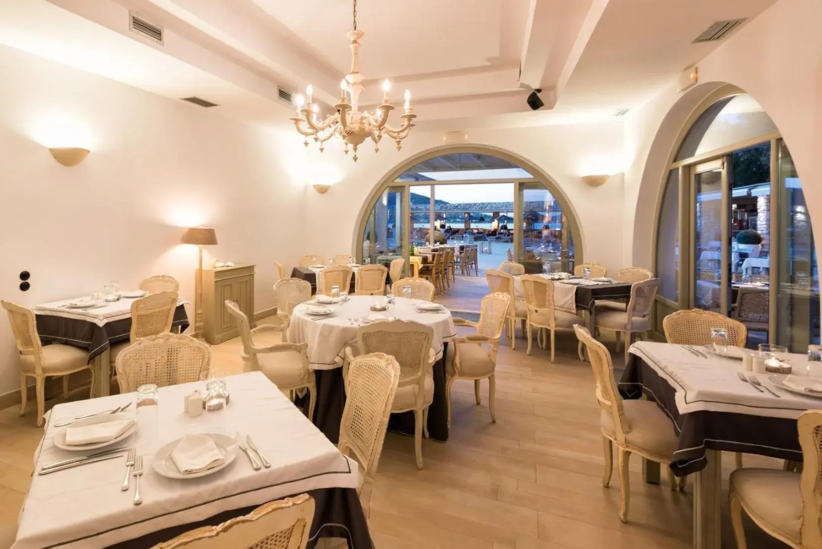 Restaurant/Places to Eat in Saint Andrea Seaside Resort