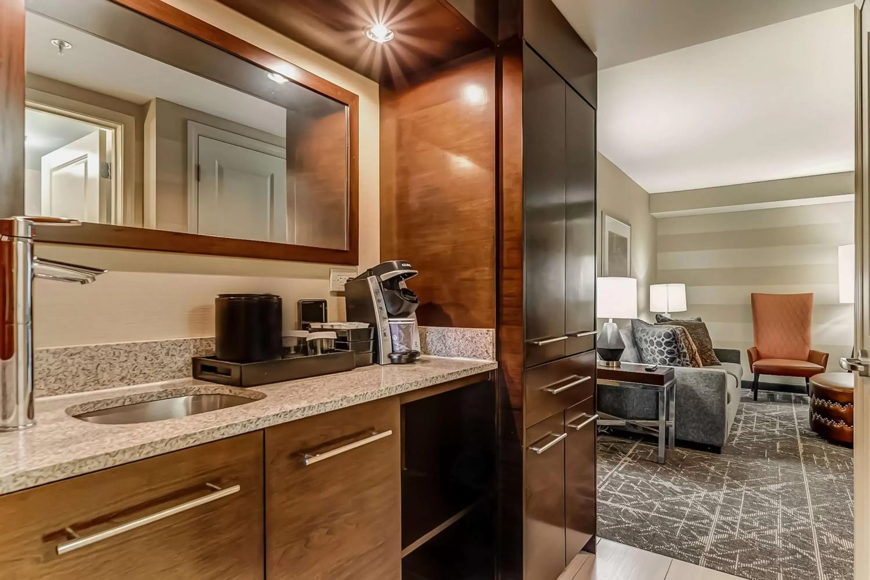 Photo of the whole room, Kitchen/Kitchenette in Embassy Suites Atlanta - Kennesaw Town Center