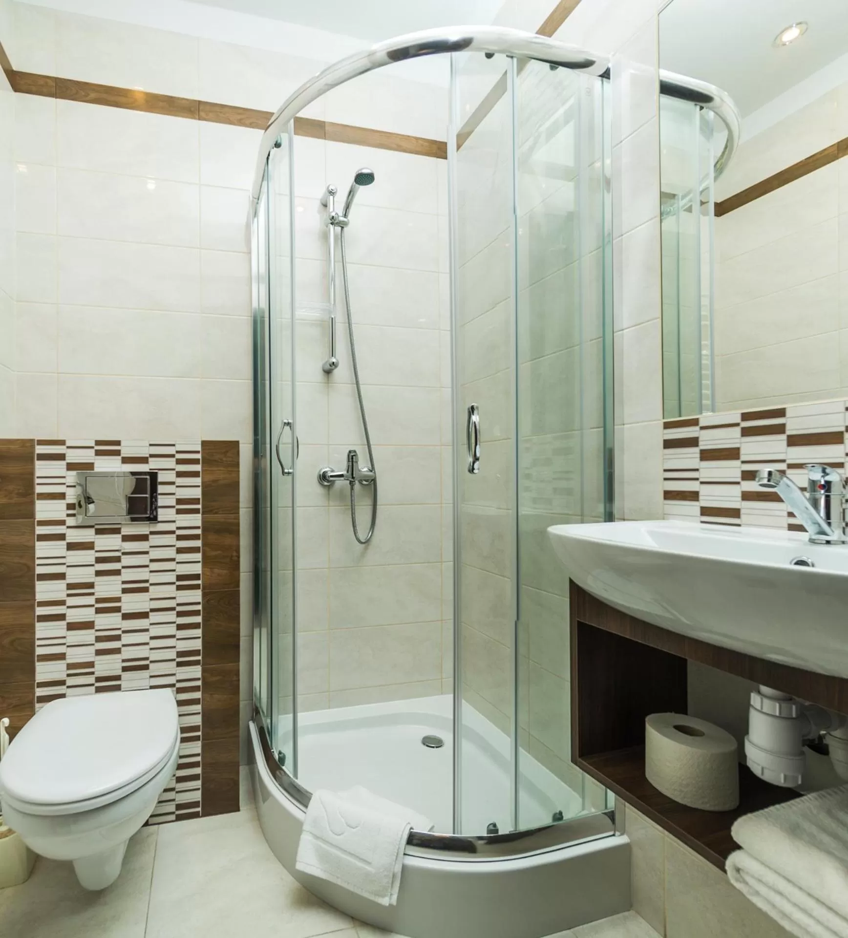 Shower in Hotel Promien