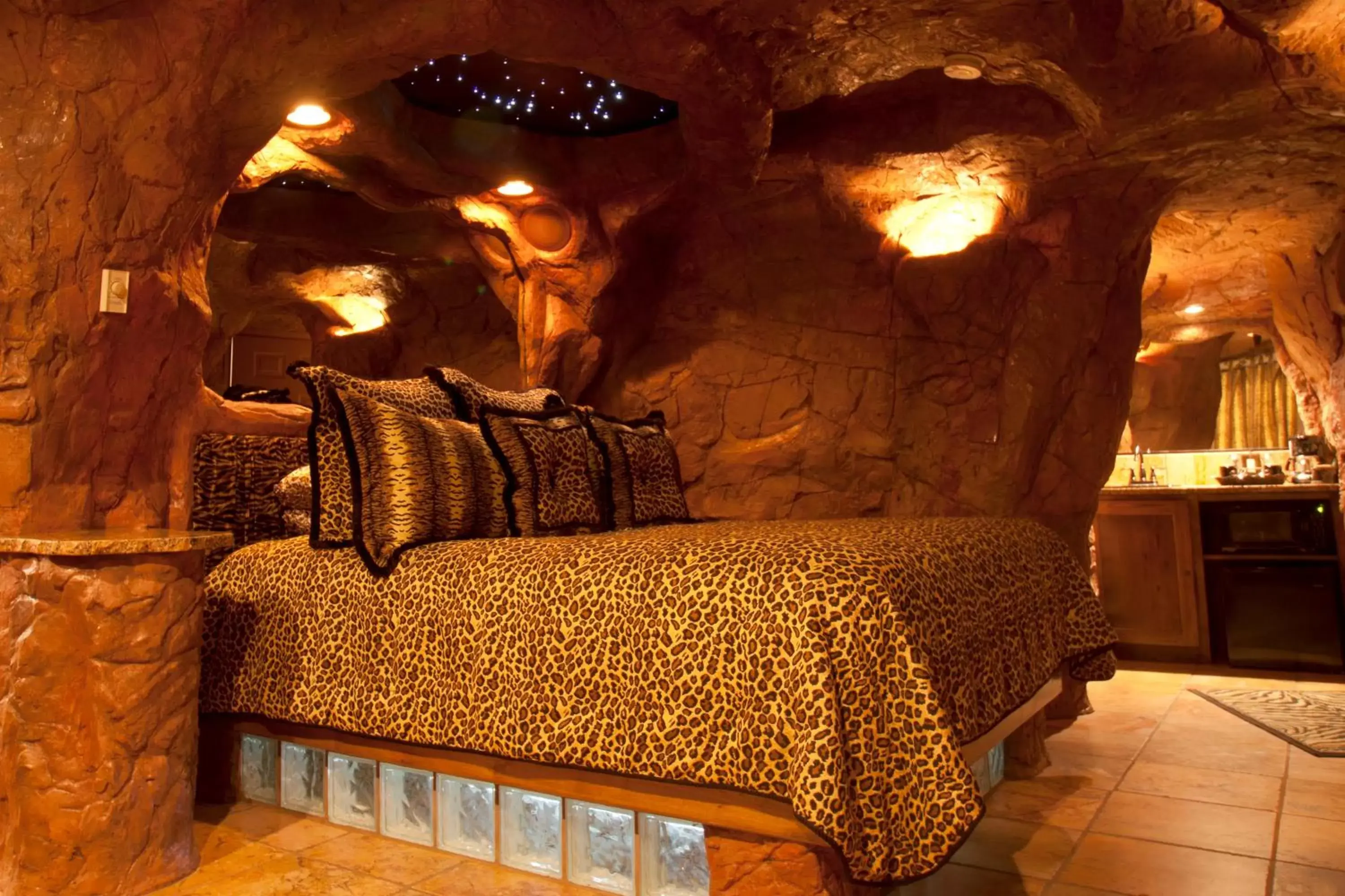 King Room - Cave Theme in Black Swan Inn Luxurious Theme Rooms