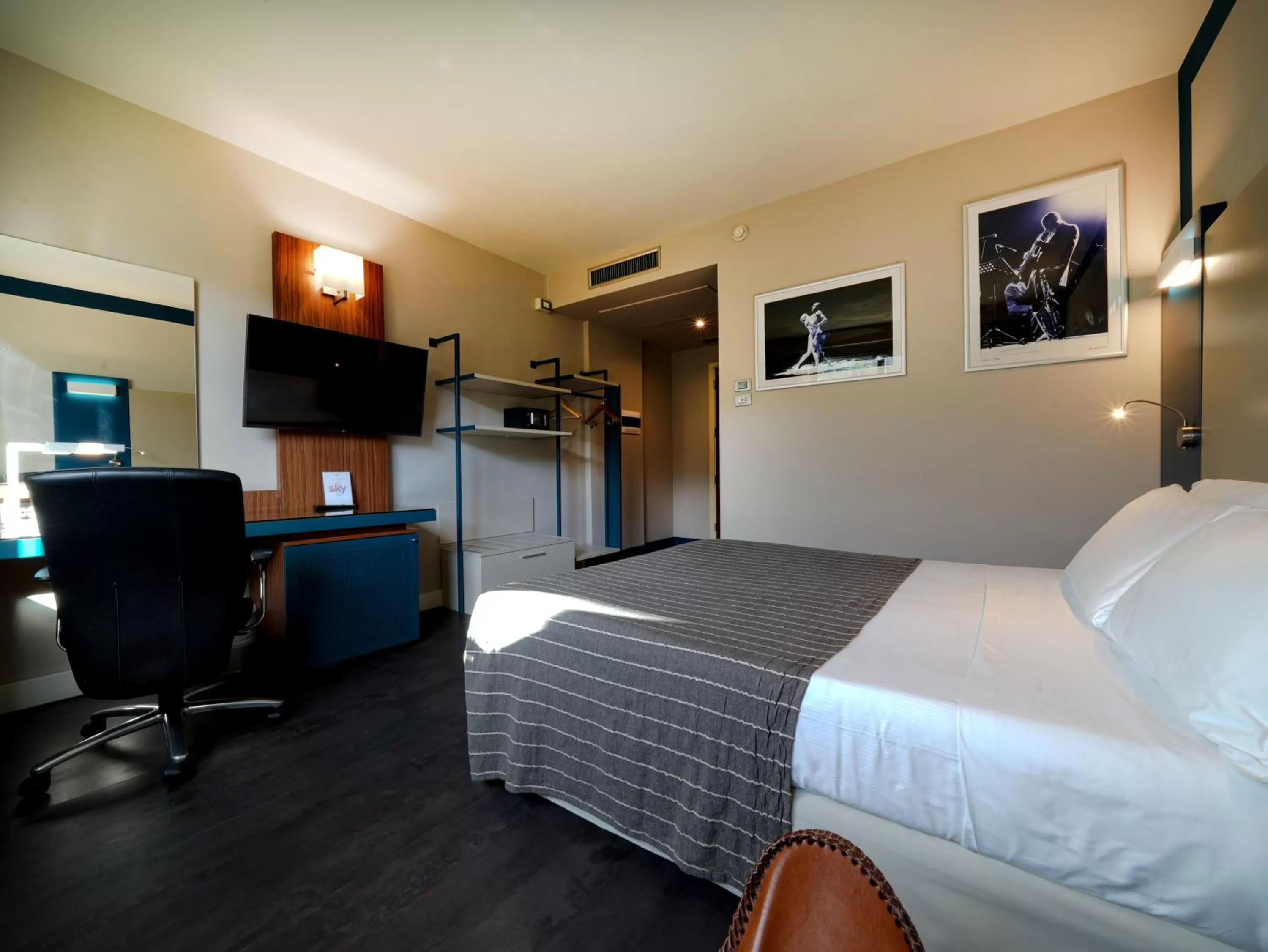 Bed in La Meridiana Bleisure Hotel