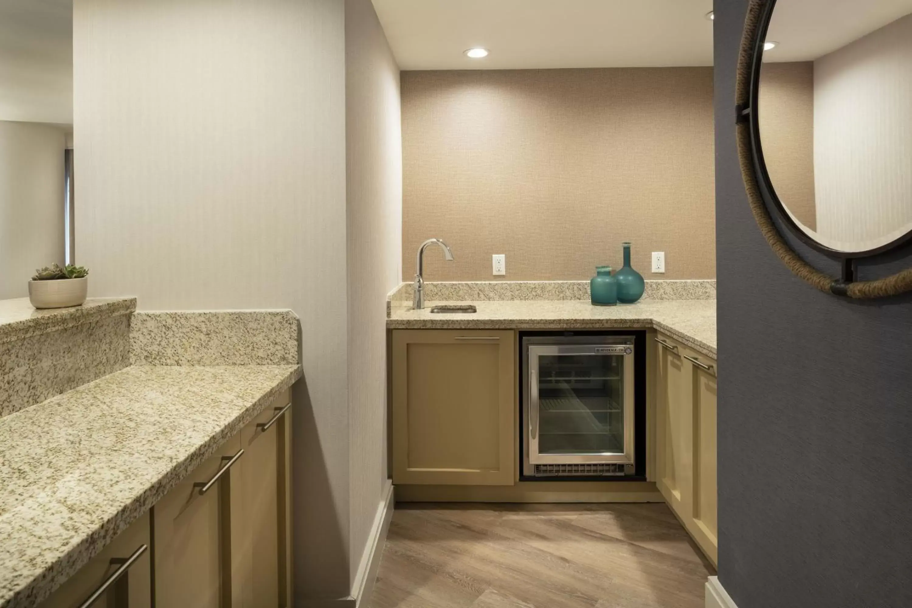 Kitchen or kitchenette, Kitchen/Kitchenette in San Diego Marriott Marquis and Marina