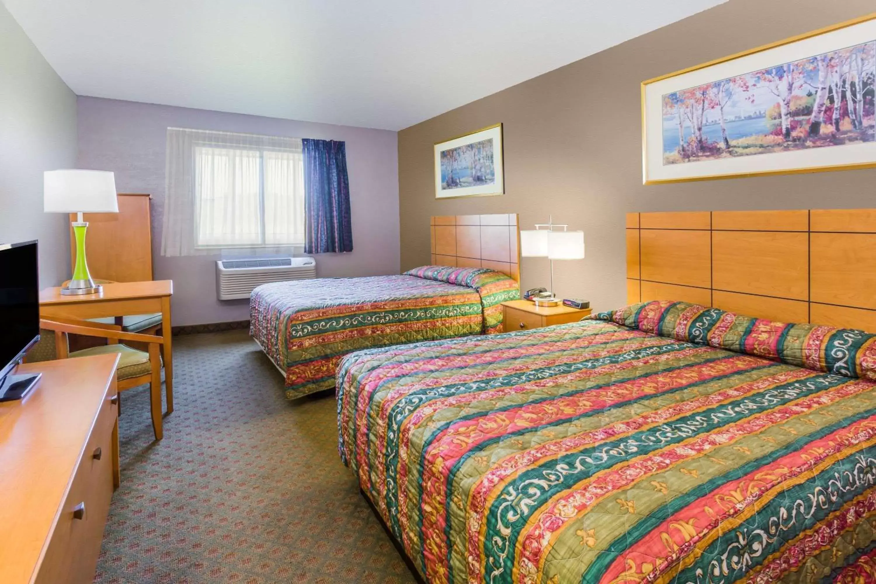 Photo of the whole room, Bed in Super 8 by Wyndham Joliet I-55 N/Chicago