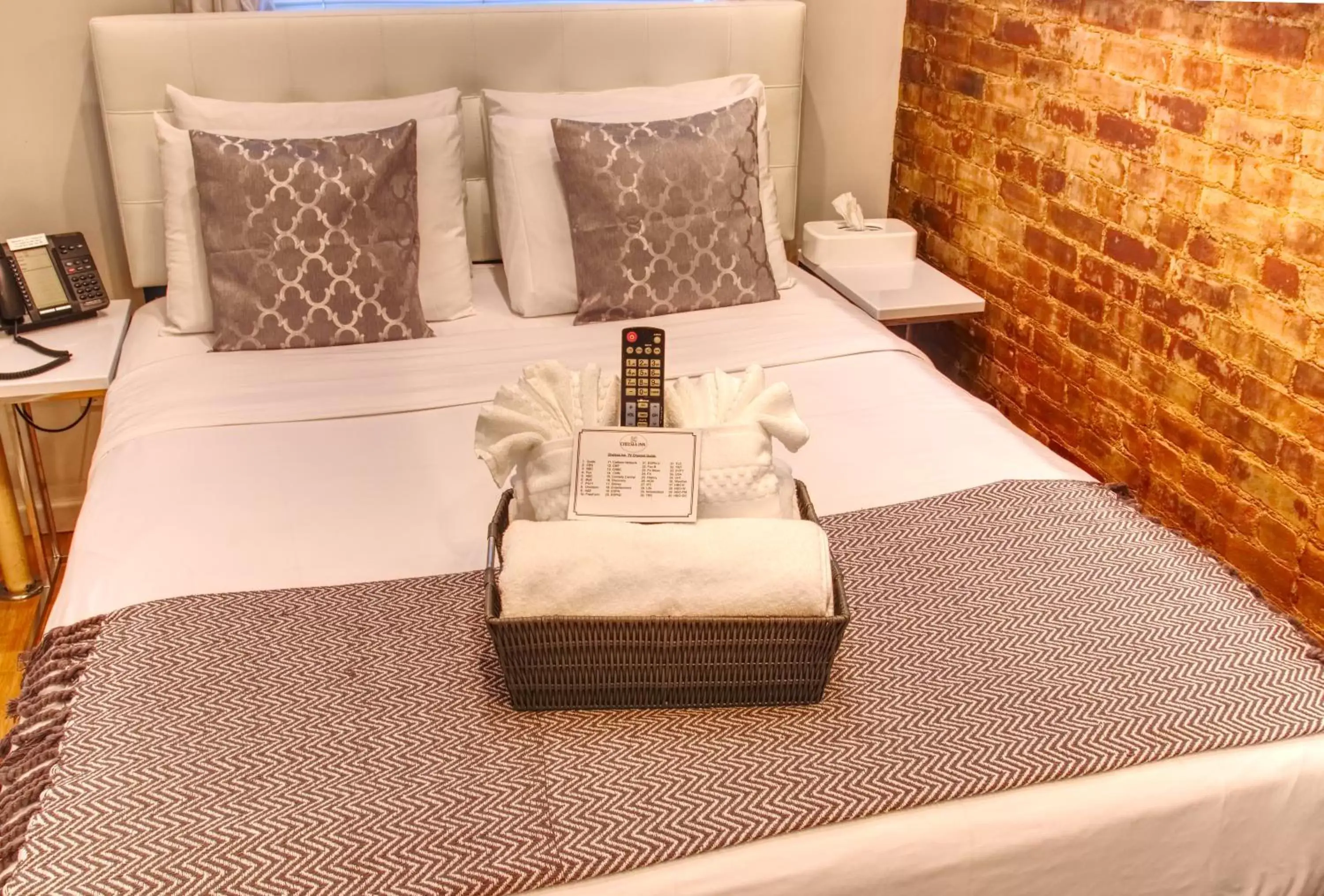 Bed in Chelsea Inn