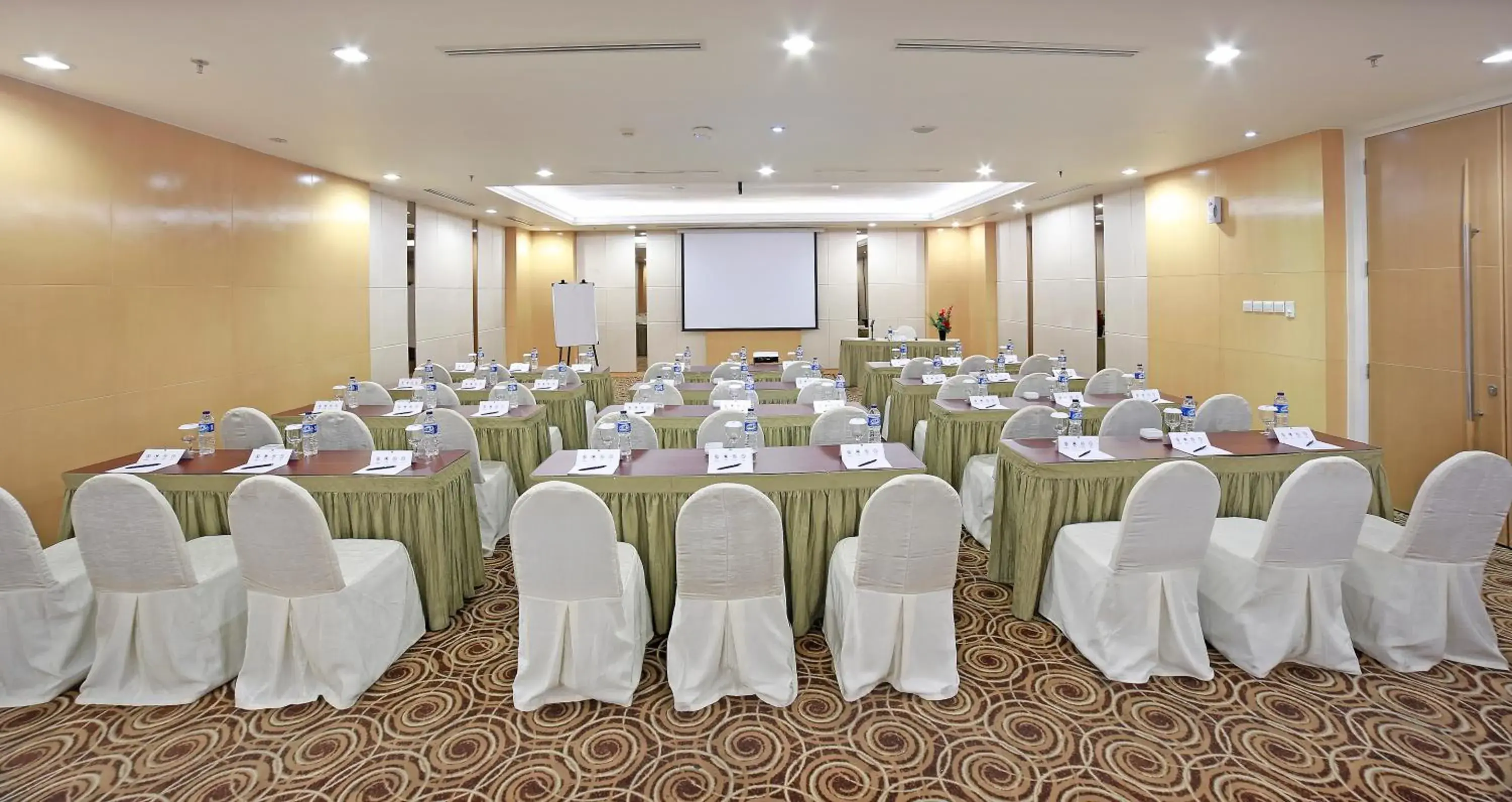 Meeting/conference room in All Sedayu Hotel Kelapa Gading