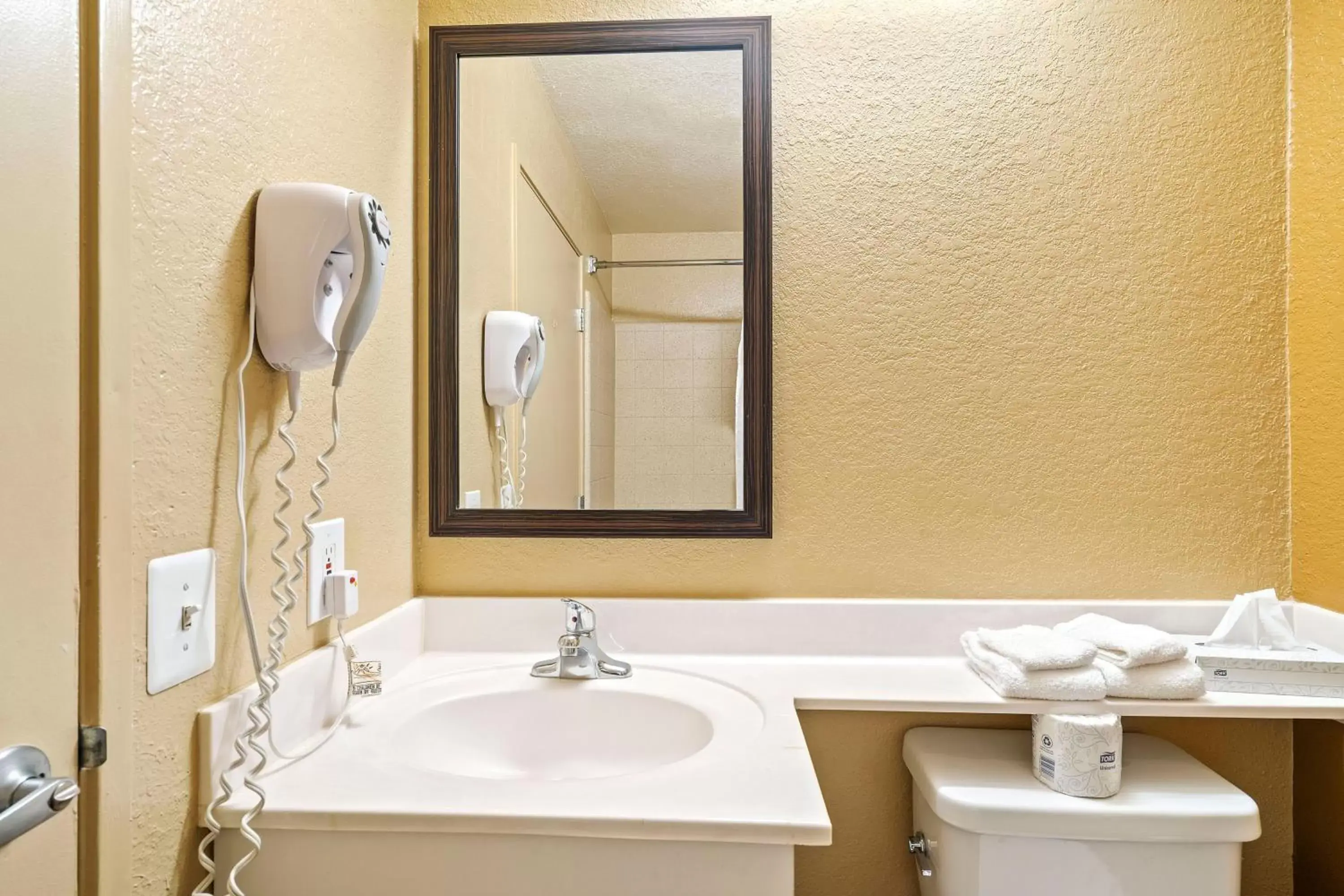 Bathroom in Extended Stay America Suites - Washington, DC - Falls Church - Merrifield