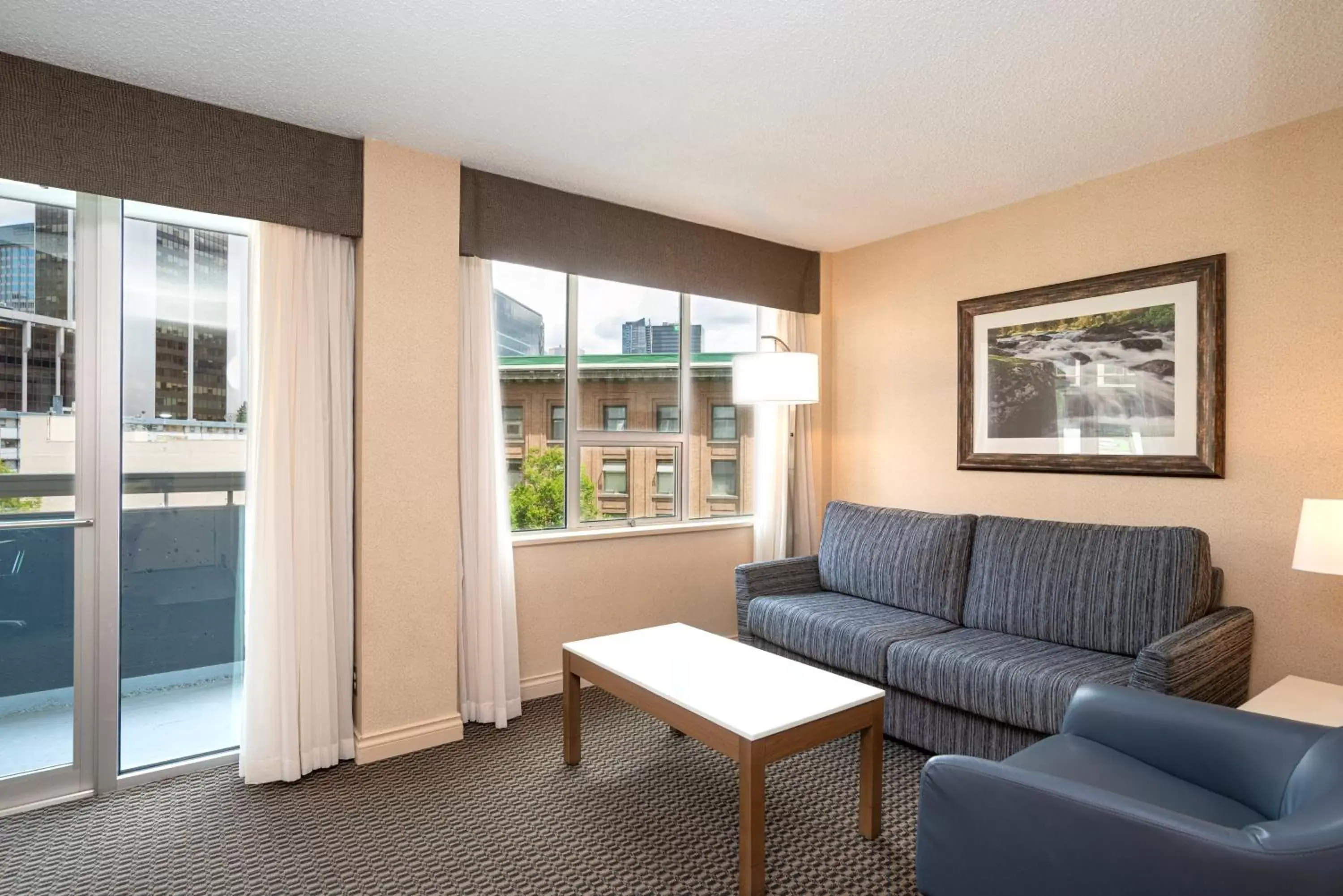 Balcony/Terrace, Seating Area in Best Western Premier Chateau Granville Hotel & Suites & Conference Centre