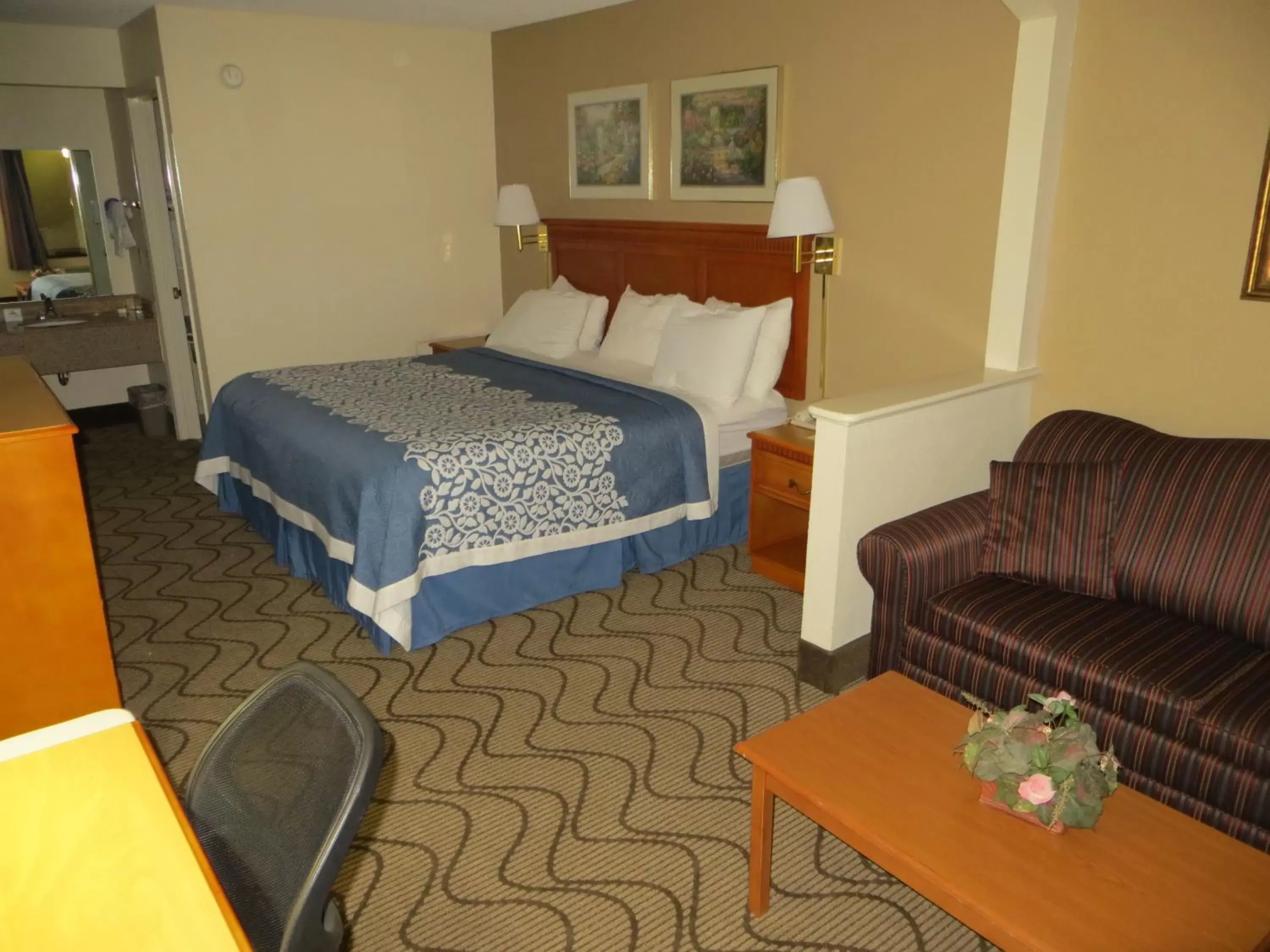 Bed in Days Inn by Wyndham Elberton