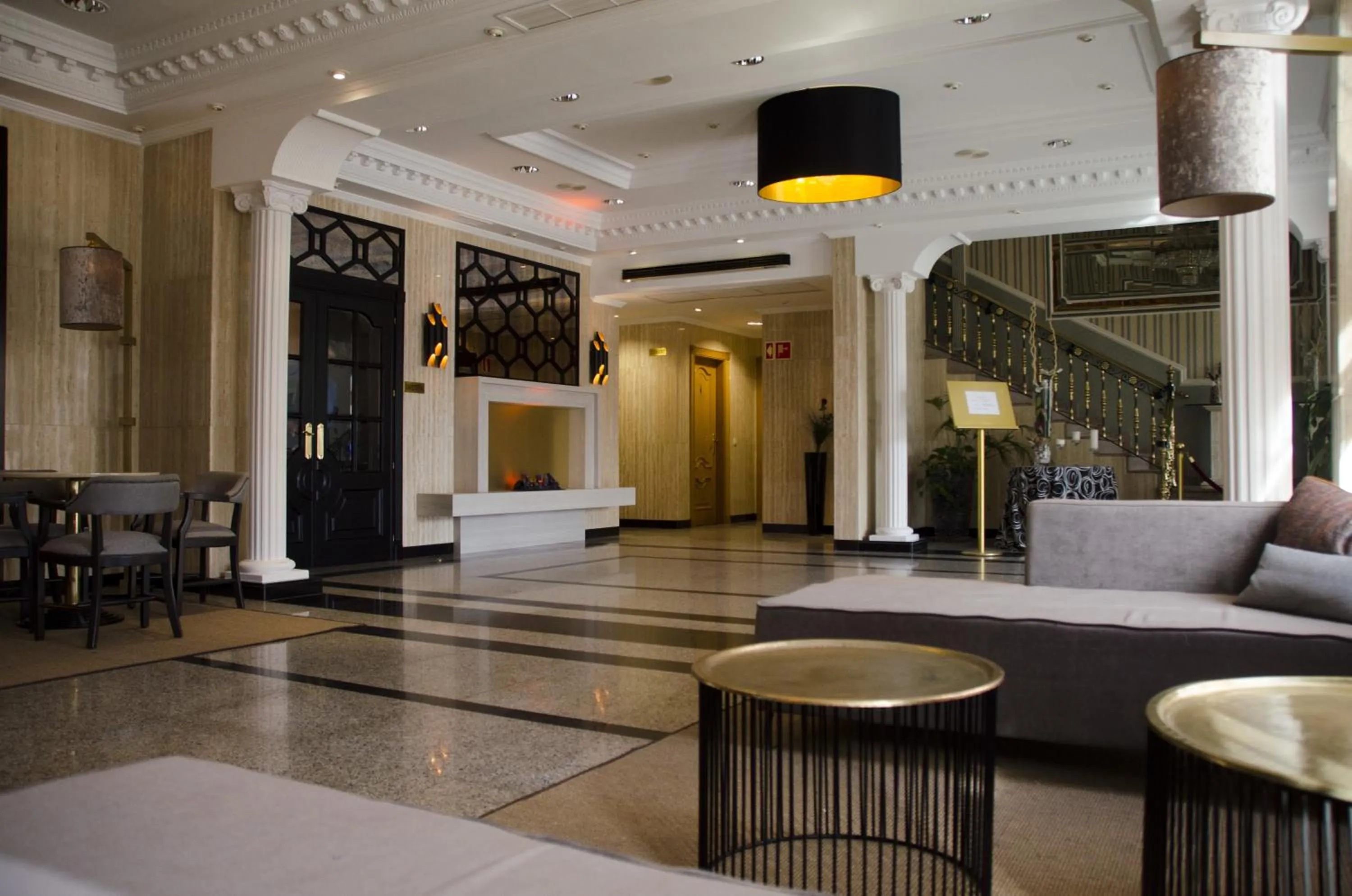 Lounge or bar in Hotel Complejo París