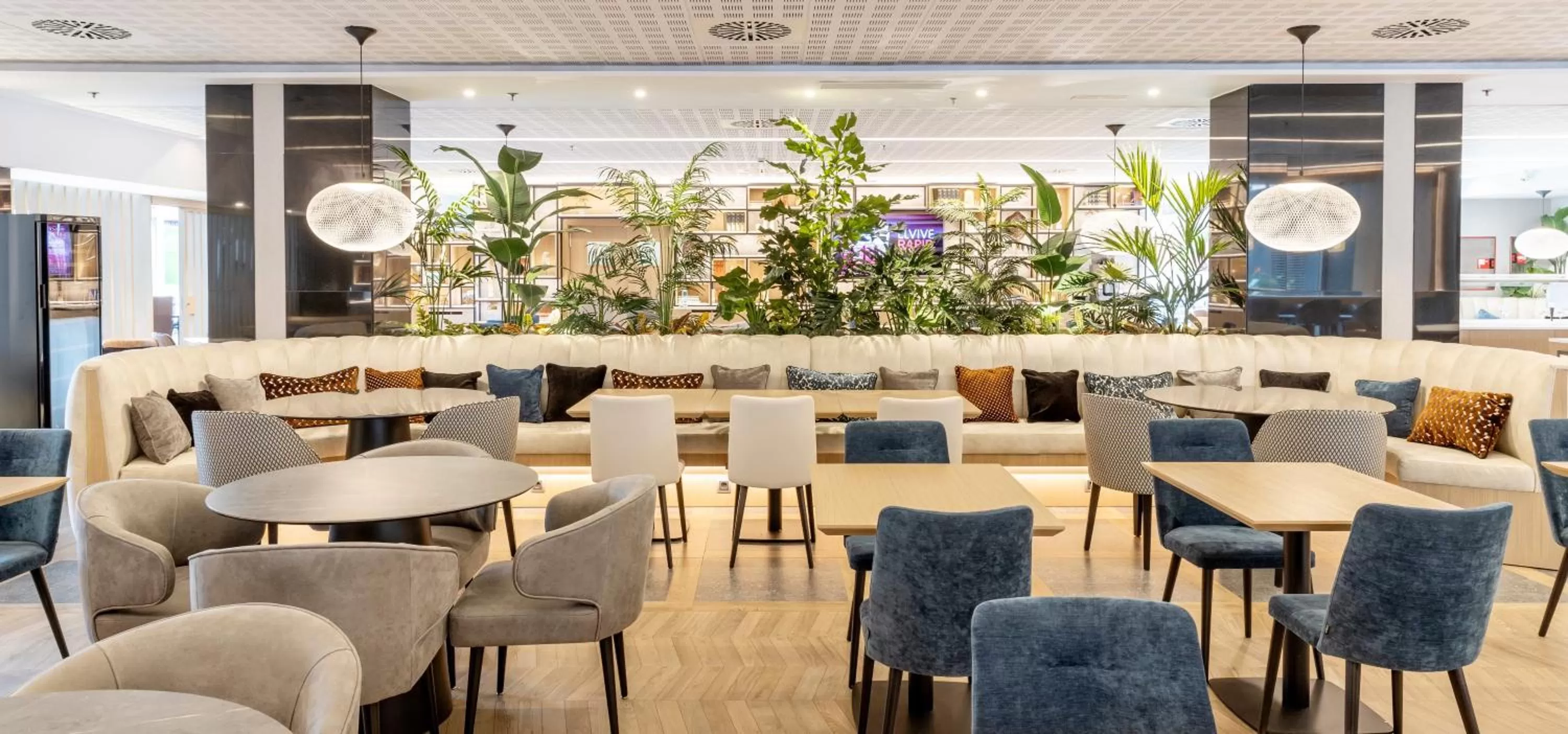 Restaurant/places to eat in Ilunion Barcelona