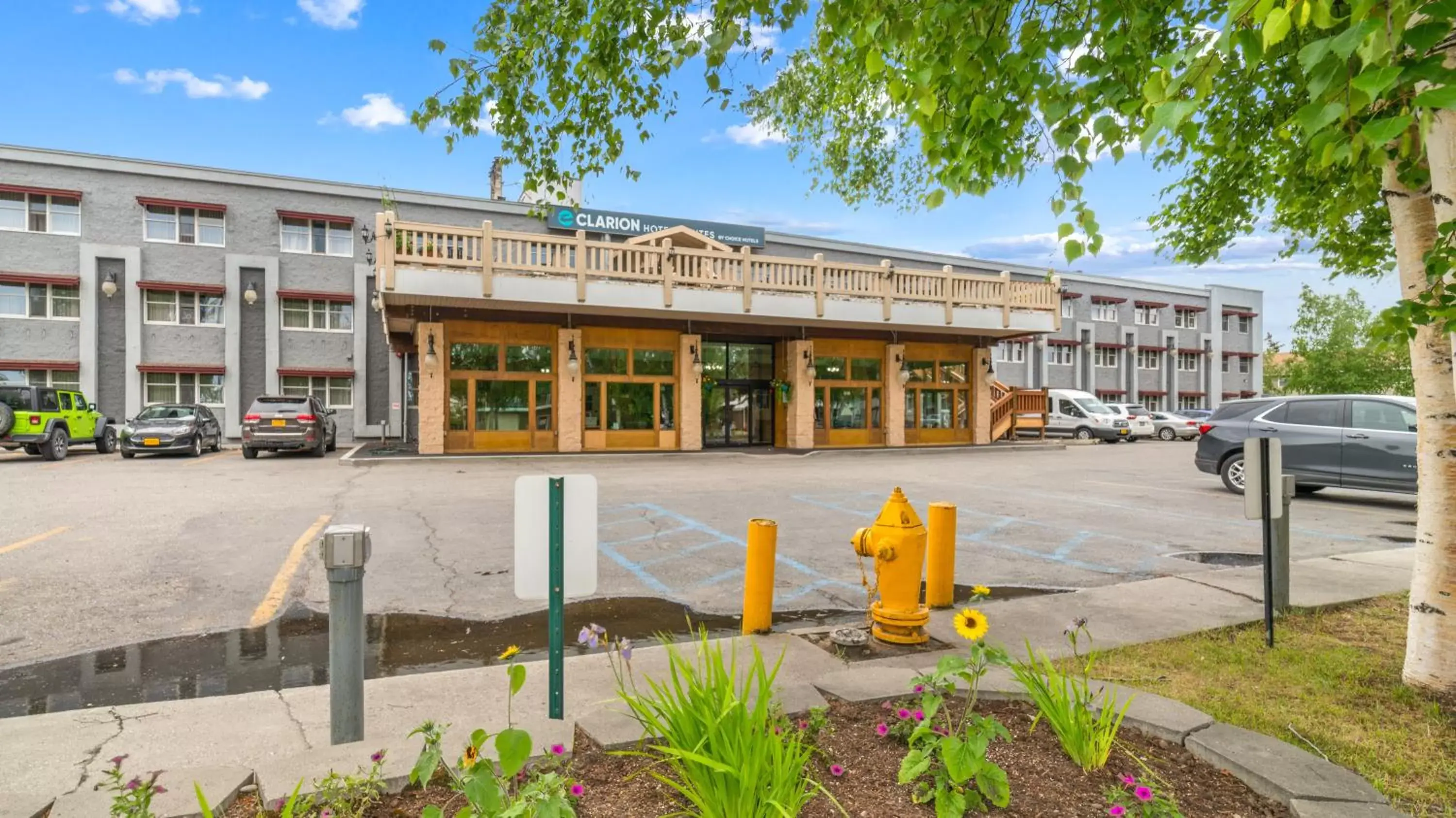 Property building in Clarion Hotel & Suites Fairbanks near Ft Wainwright Property building in Clarion Hotel & Suites Fairbanks near Ft Wainwright
