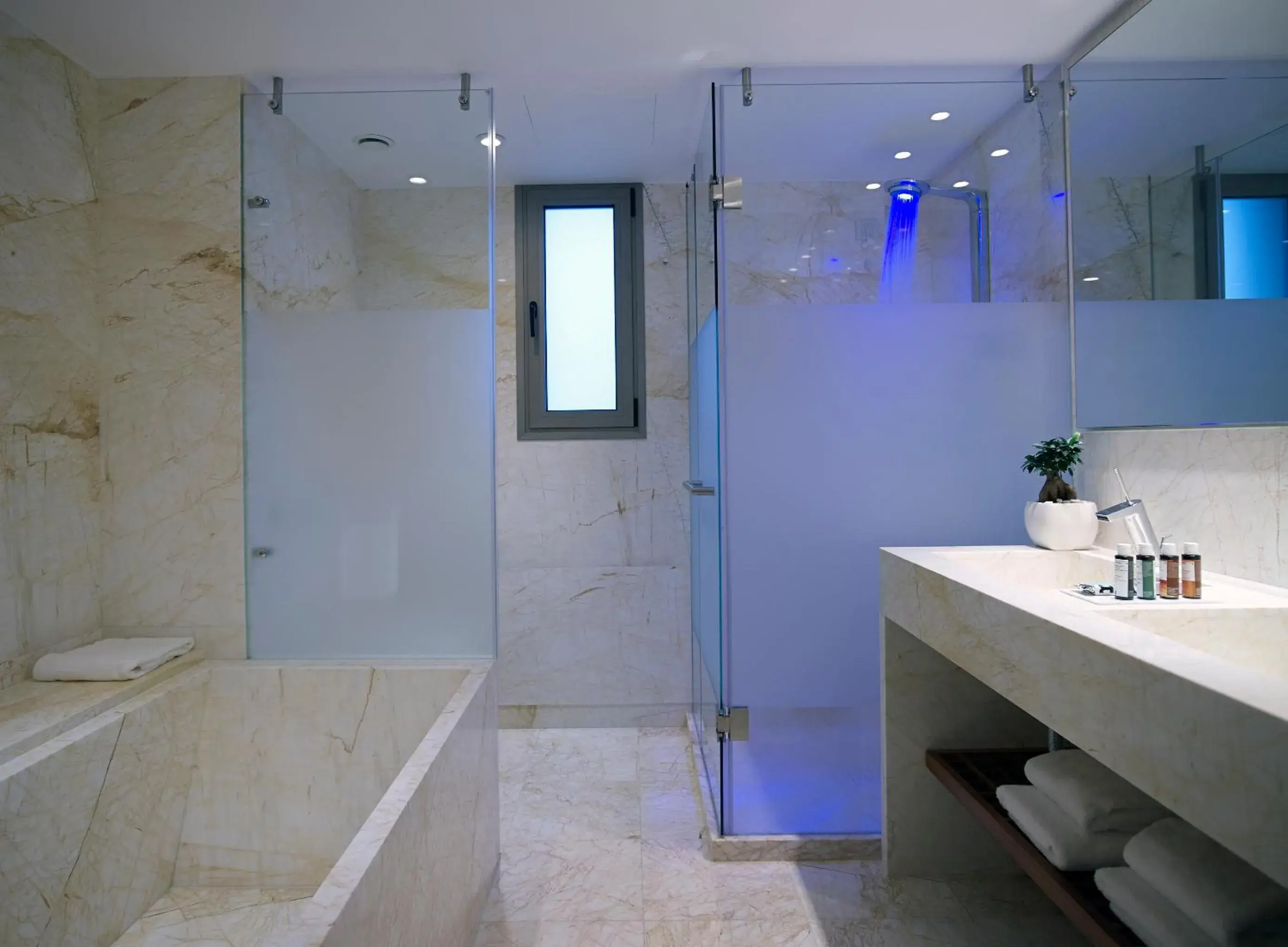 Bathroom in Samaria Hotel