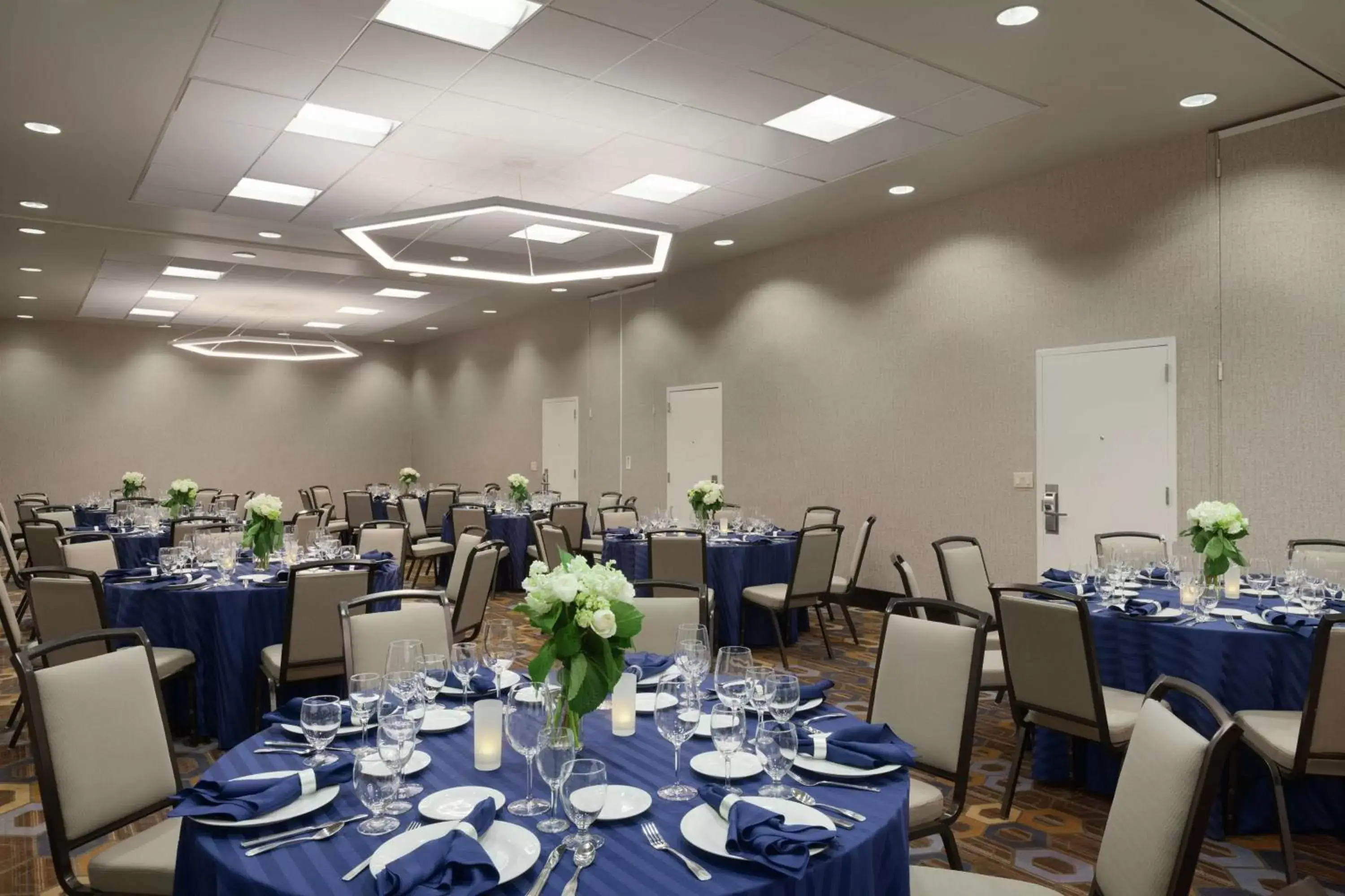 Meeting/conference room, Restaurant/Places to Eat in Hilton Garden Inn Cupertino