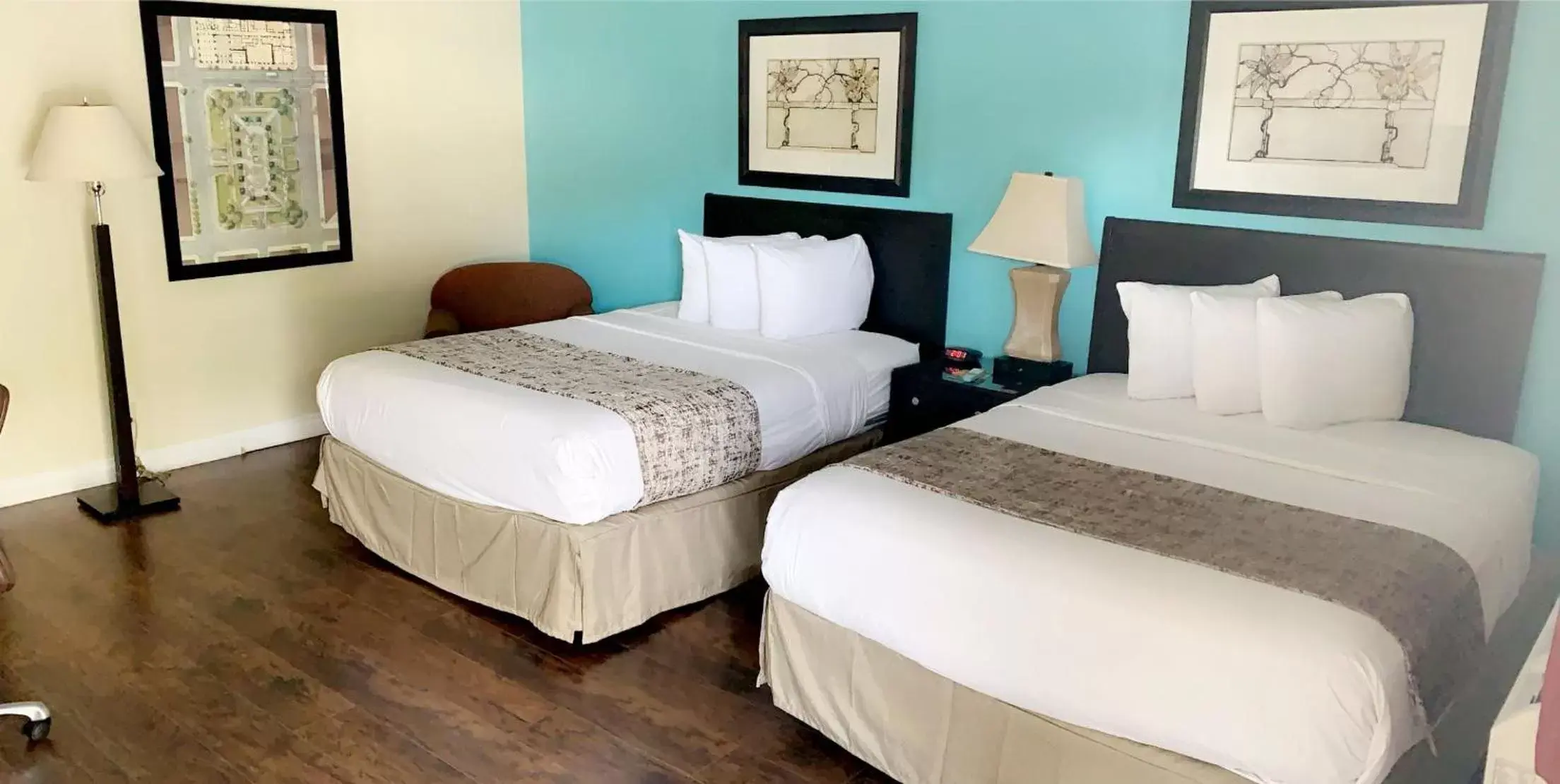 Bed in Howard Johnson by Wyndham Buena Park