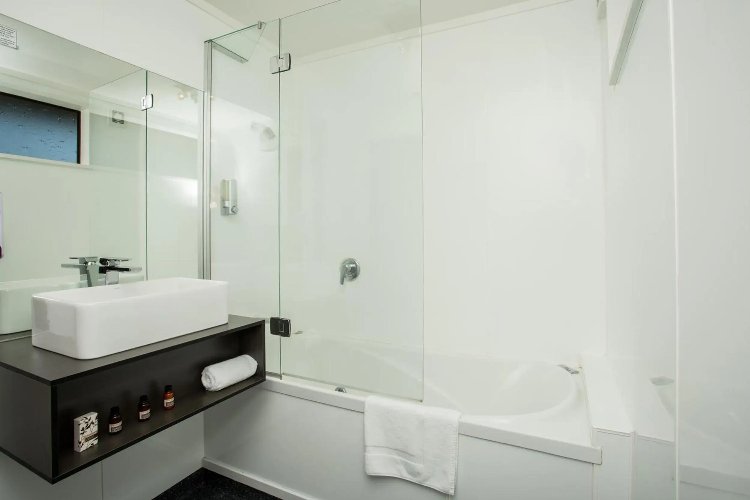 Bathroom in Te Anau Top 10 Holiday Park and Motels