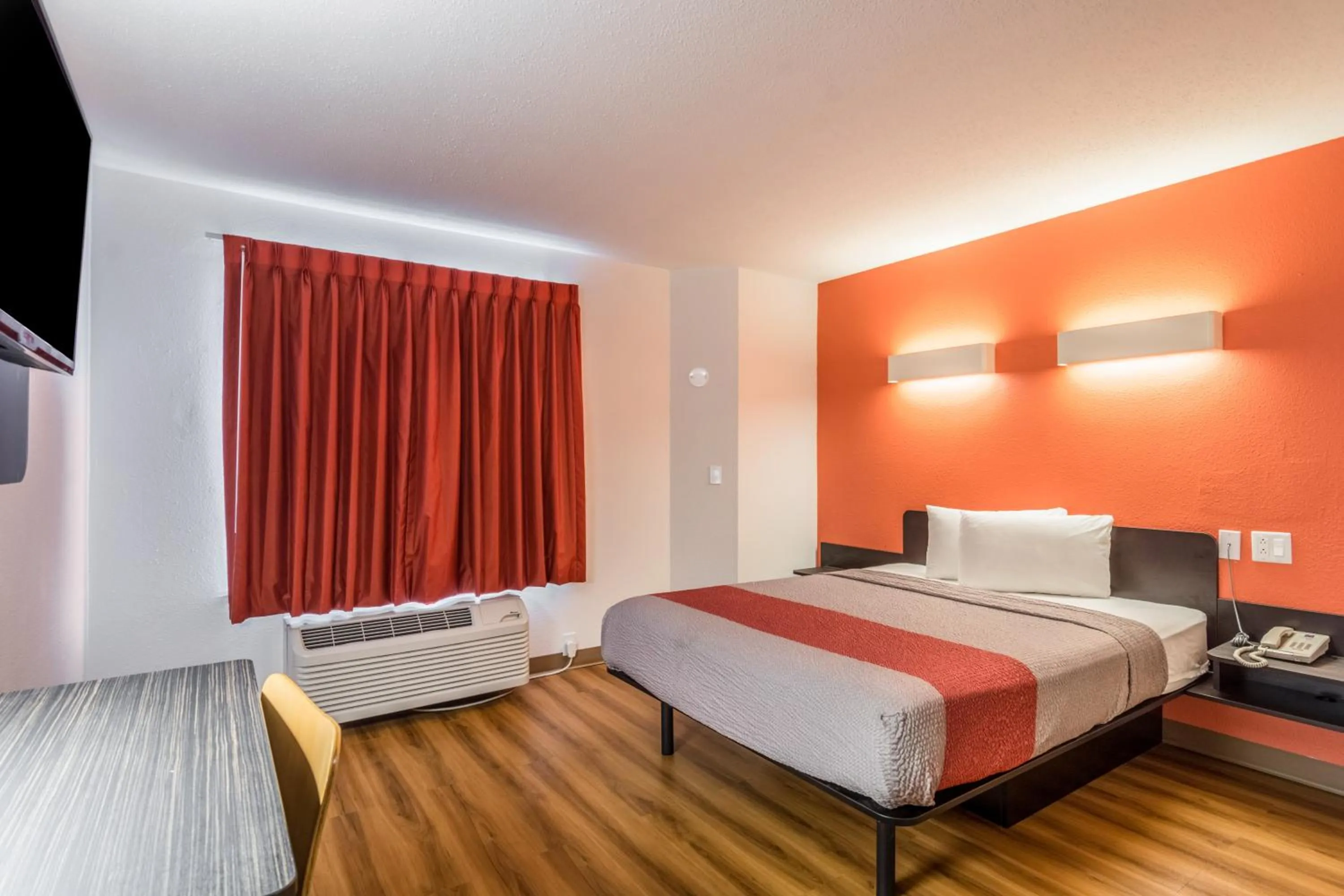 Bedroom, Bed in Motel 6-Harvey, IL