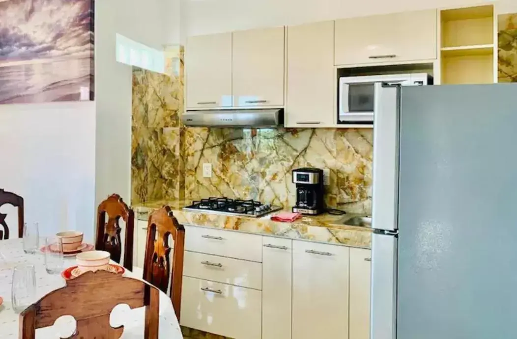 Kitchen or kitchenette, Kitchen/Kitchenette in Suites Ximajo