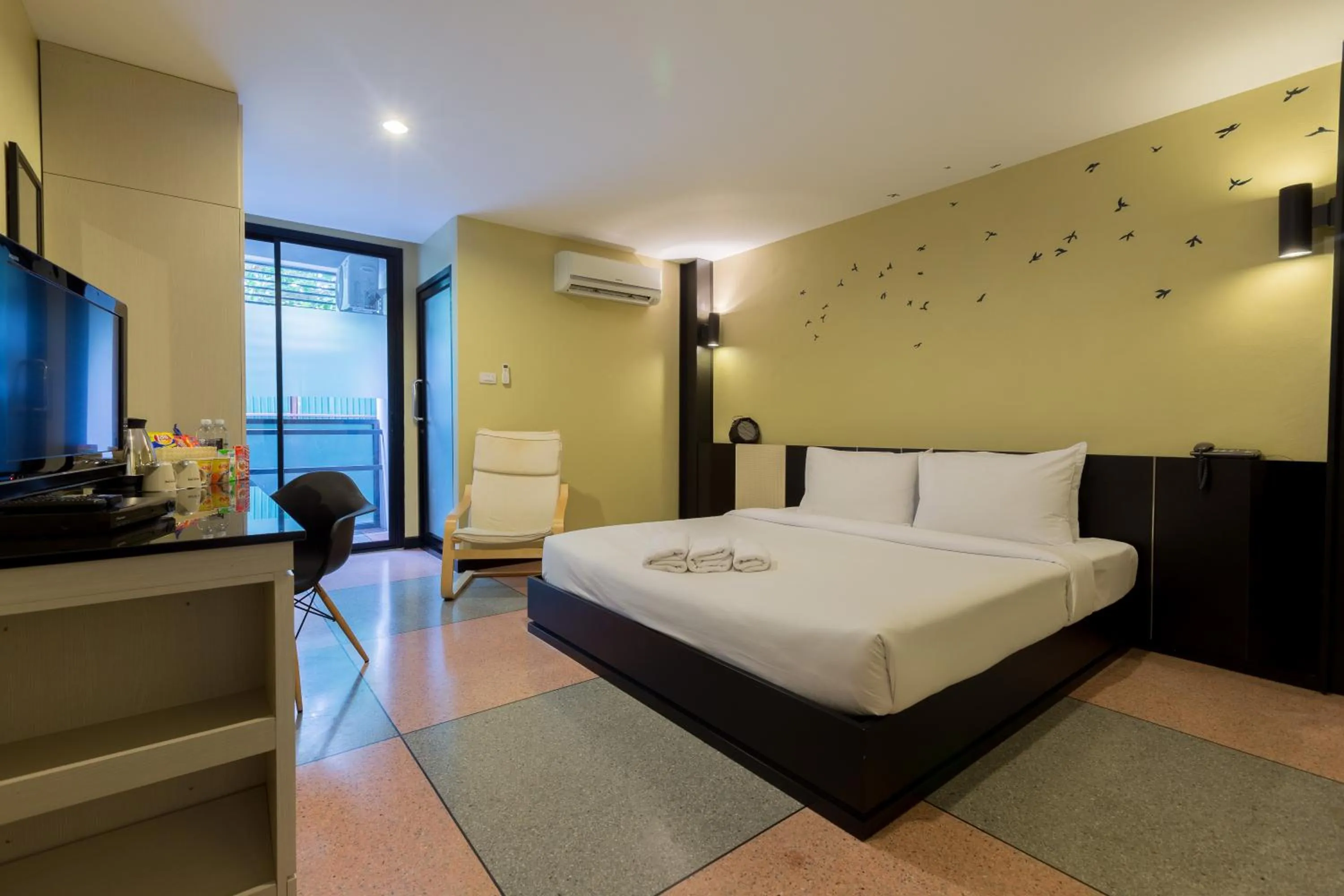 Bedroom, Bed in Pen Ta Hug Hotel