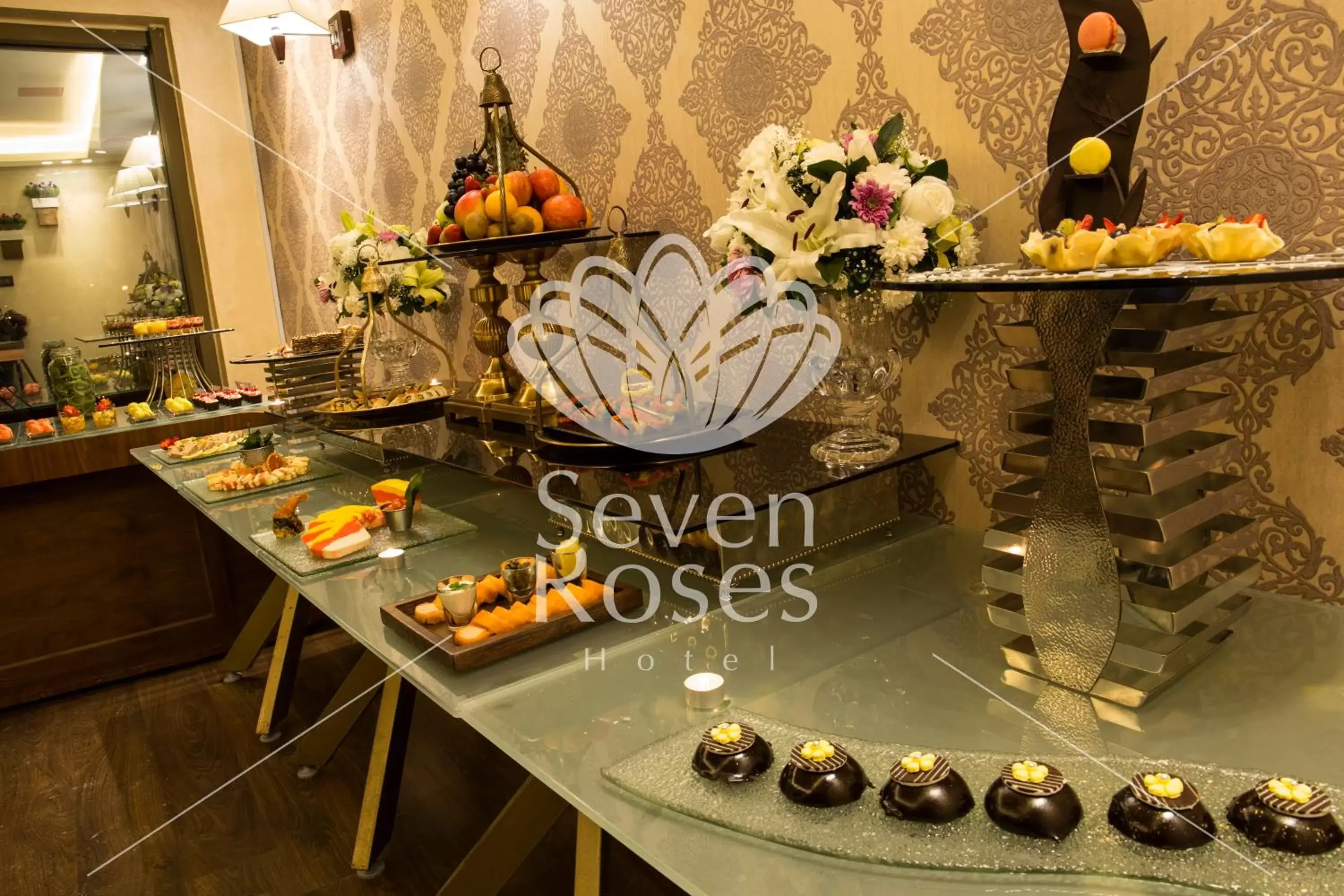 Food and drinks in Seven Roses Hotel