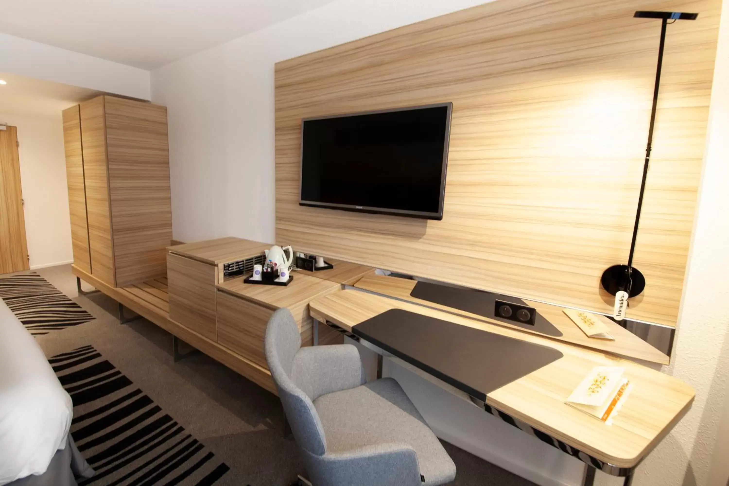 TV and multimedia, TV/Entertainment Center in Novotel Clermont-Ferrand