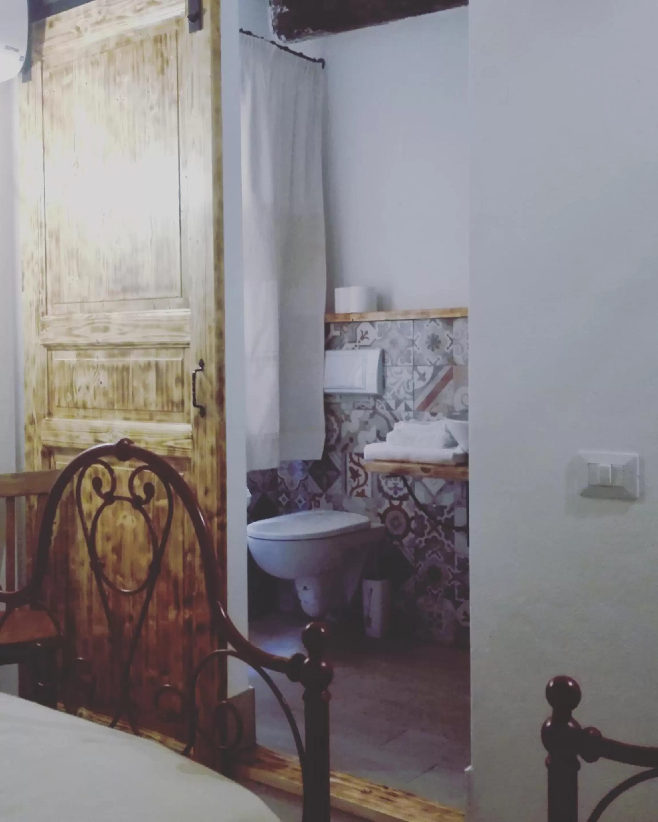 Shower, Bed in B&B Casa Doria