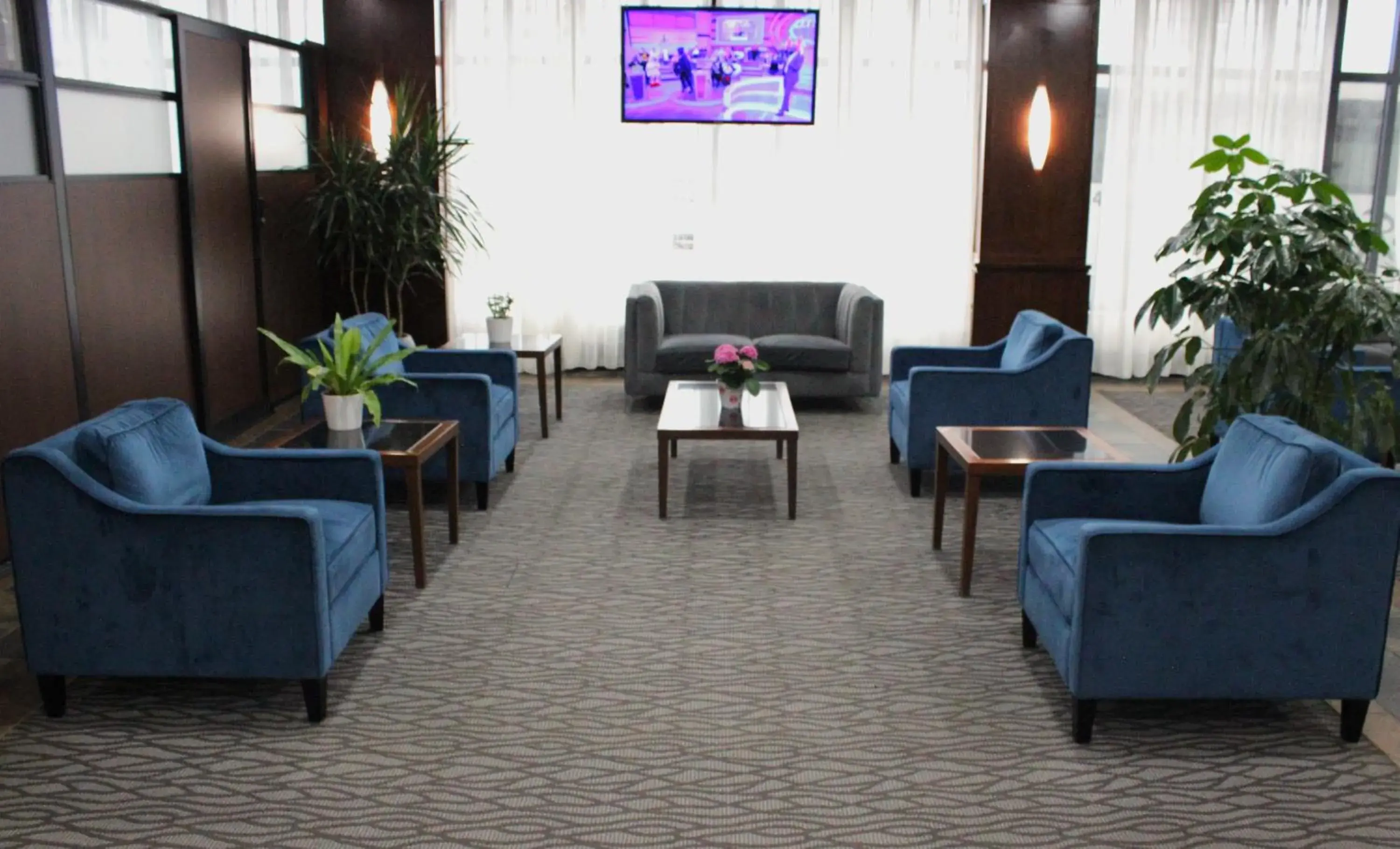 Seating area, Lobby/Reception in Radisson Hotel Montreal Airport