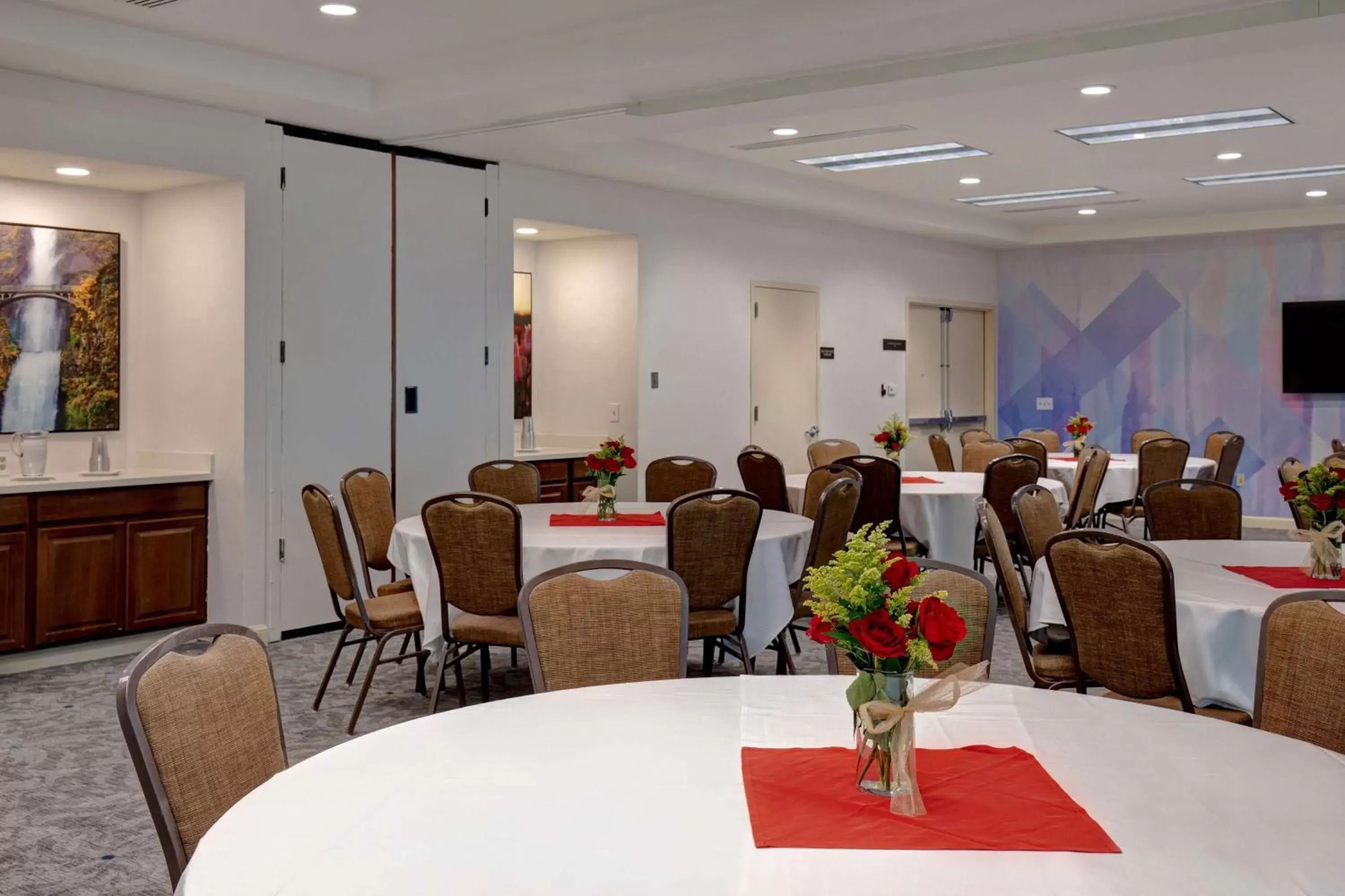 Meeting/conference room, Restaurant/Places to Eat in Hilton Garden Inn Portland/Beaverton