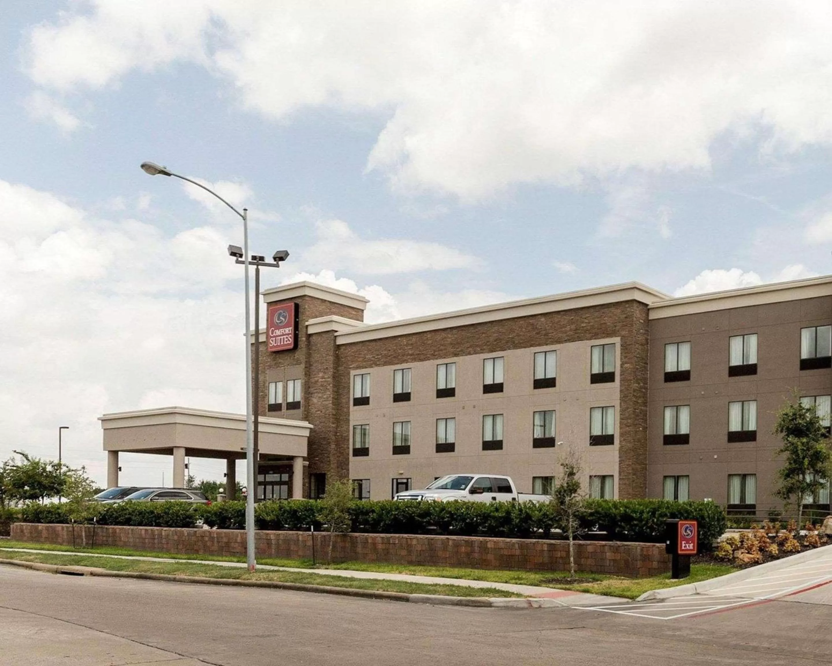 Property building in Comfort Suites near Westchase on Beltway 8