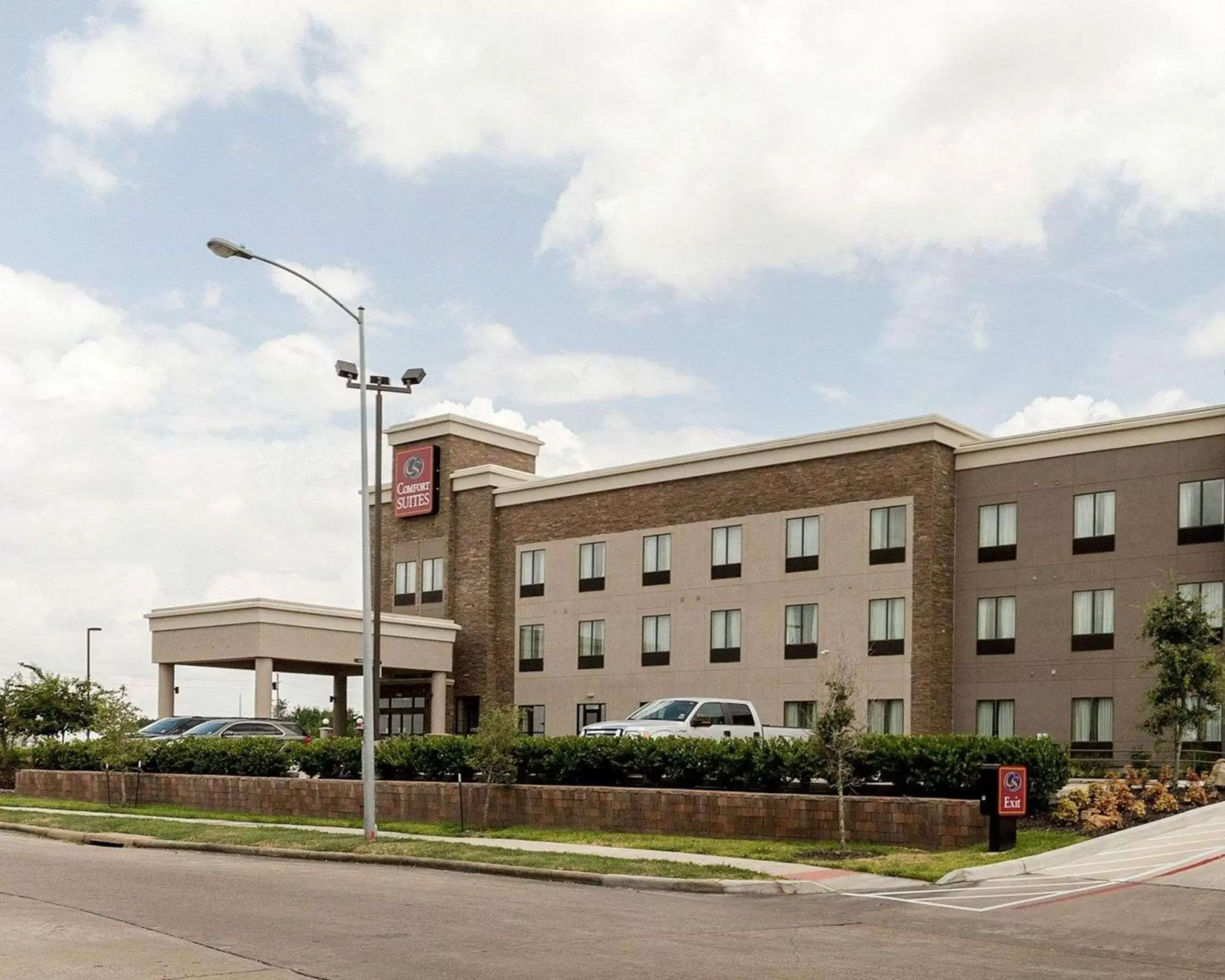 Property Building in Comfort Suites near Westchase on Beltway 8