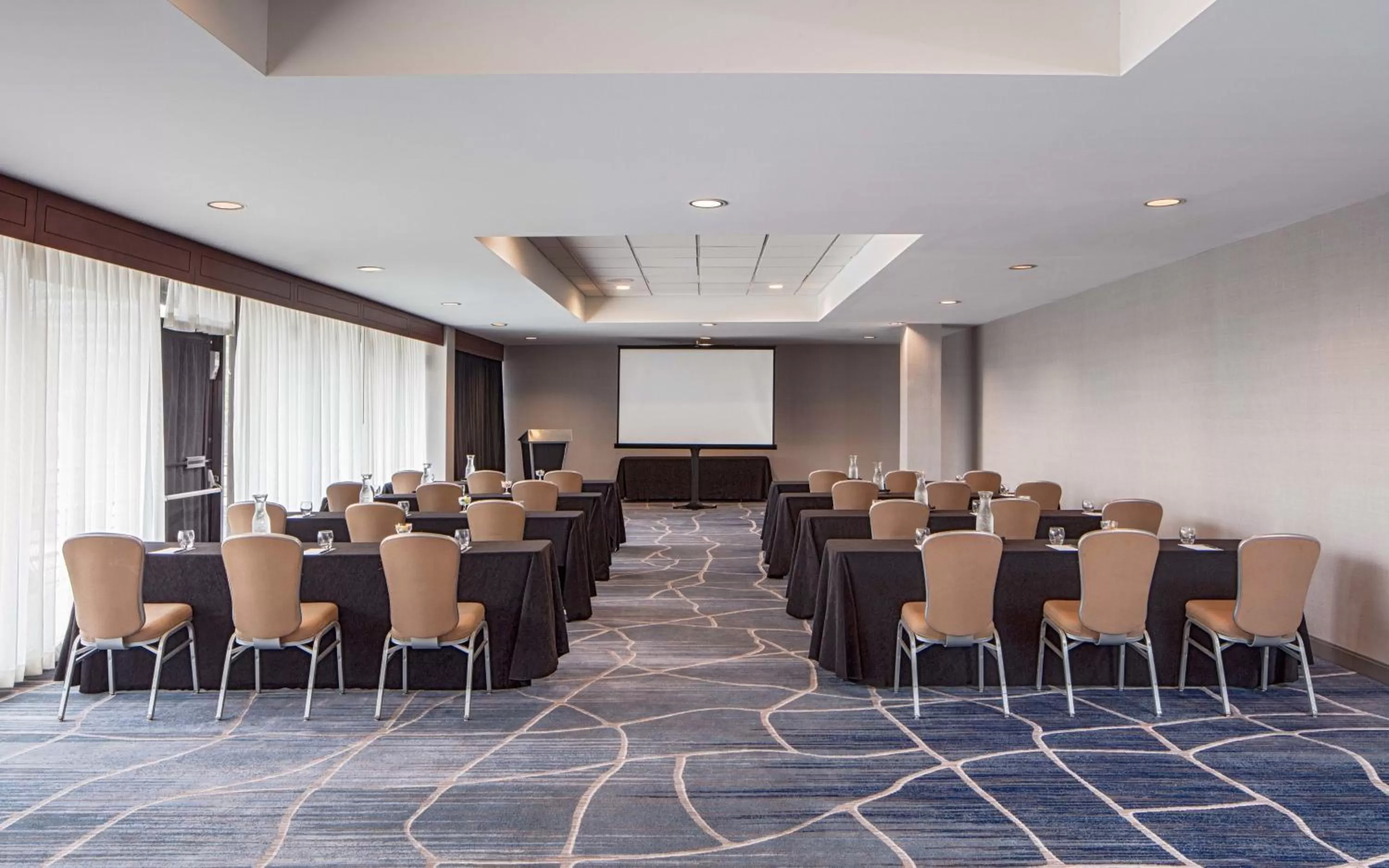 Meeting/conference room in Sonesta Hotel Houston IAH Airport
