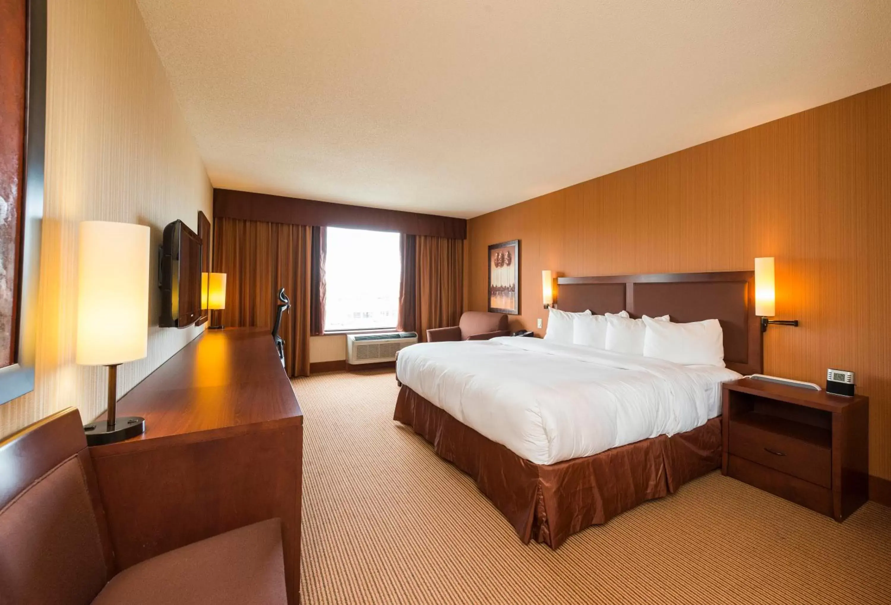 Photo of the whole room, Room Photo in Quality Inn & Suites Lévis