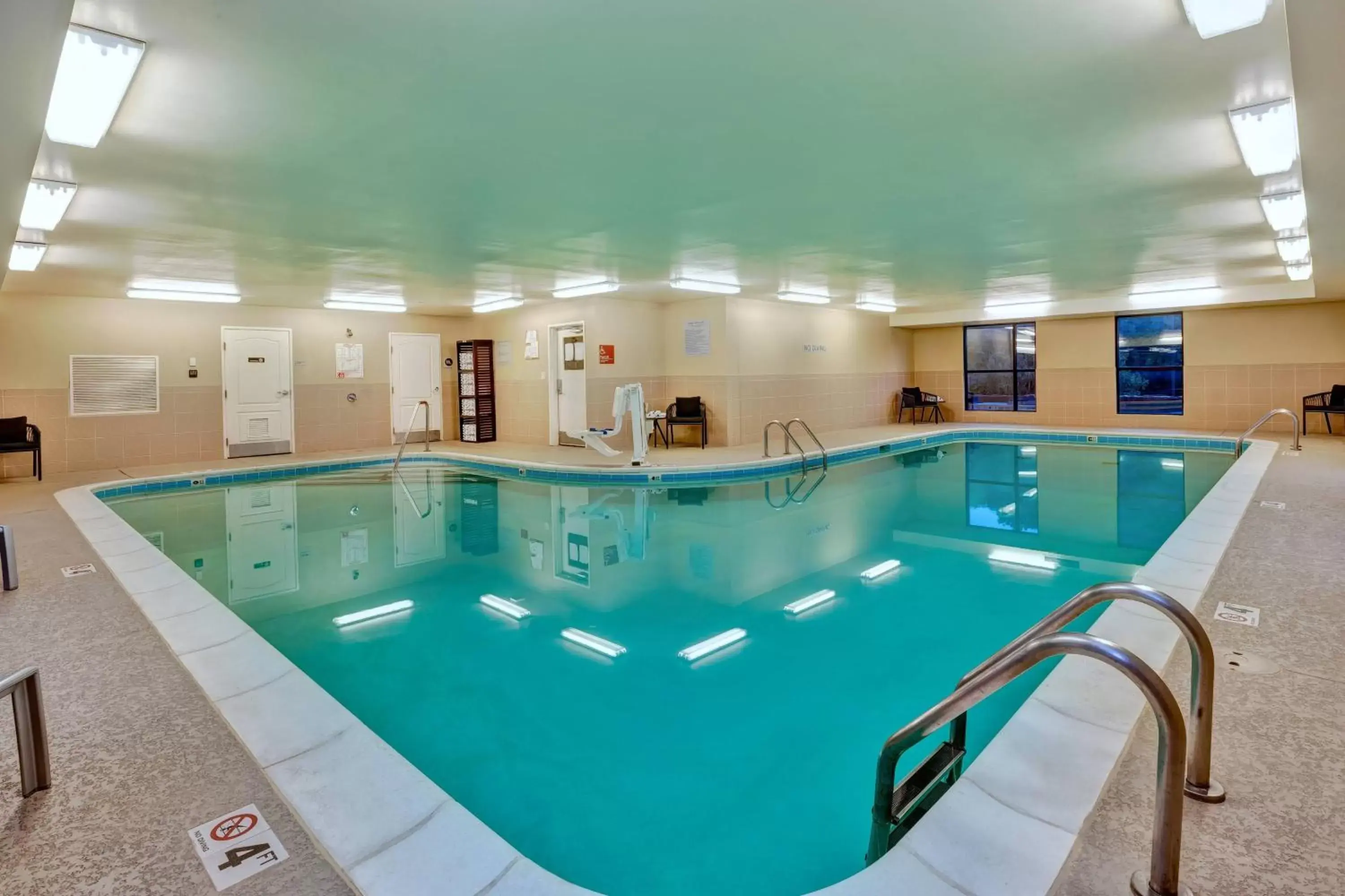 Swimming Pool in TownePlace Suites by Marriott Nashville Airport