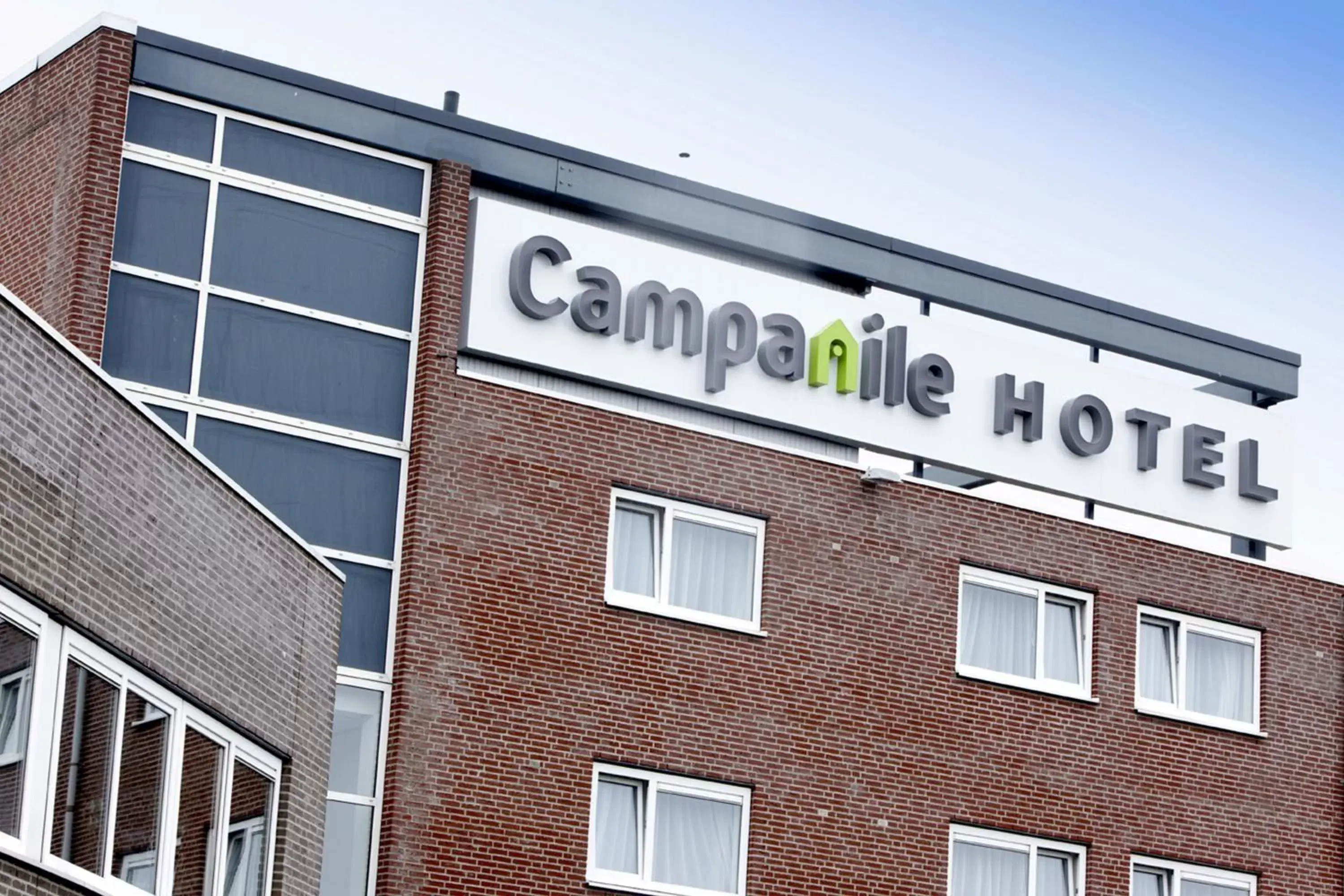 Facade/entrance, Property Building in Campanile Hotel & Restaurant Breda