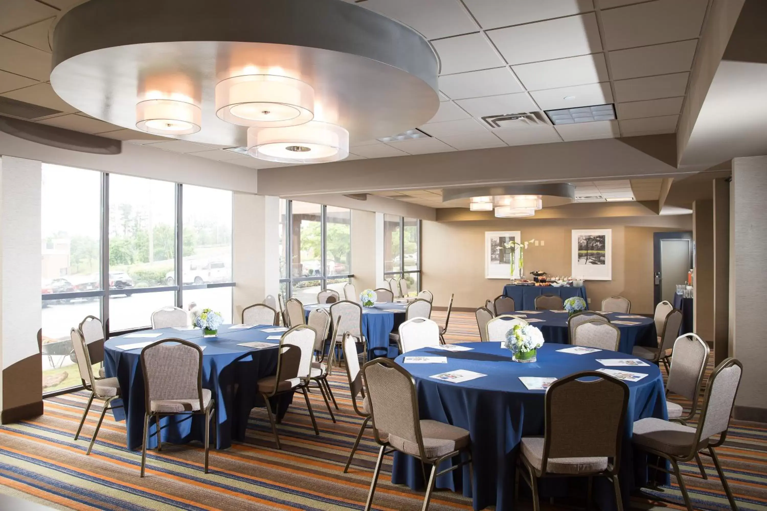 Meeting/conference room, Restaurant/Places to Eat in Holiday Inn Express Atlanta NW - Galleria Area, an IHG Hotel