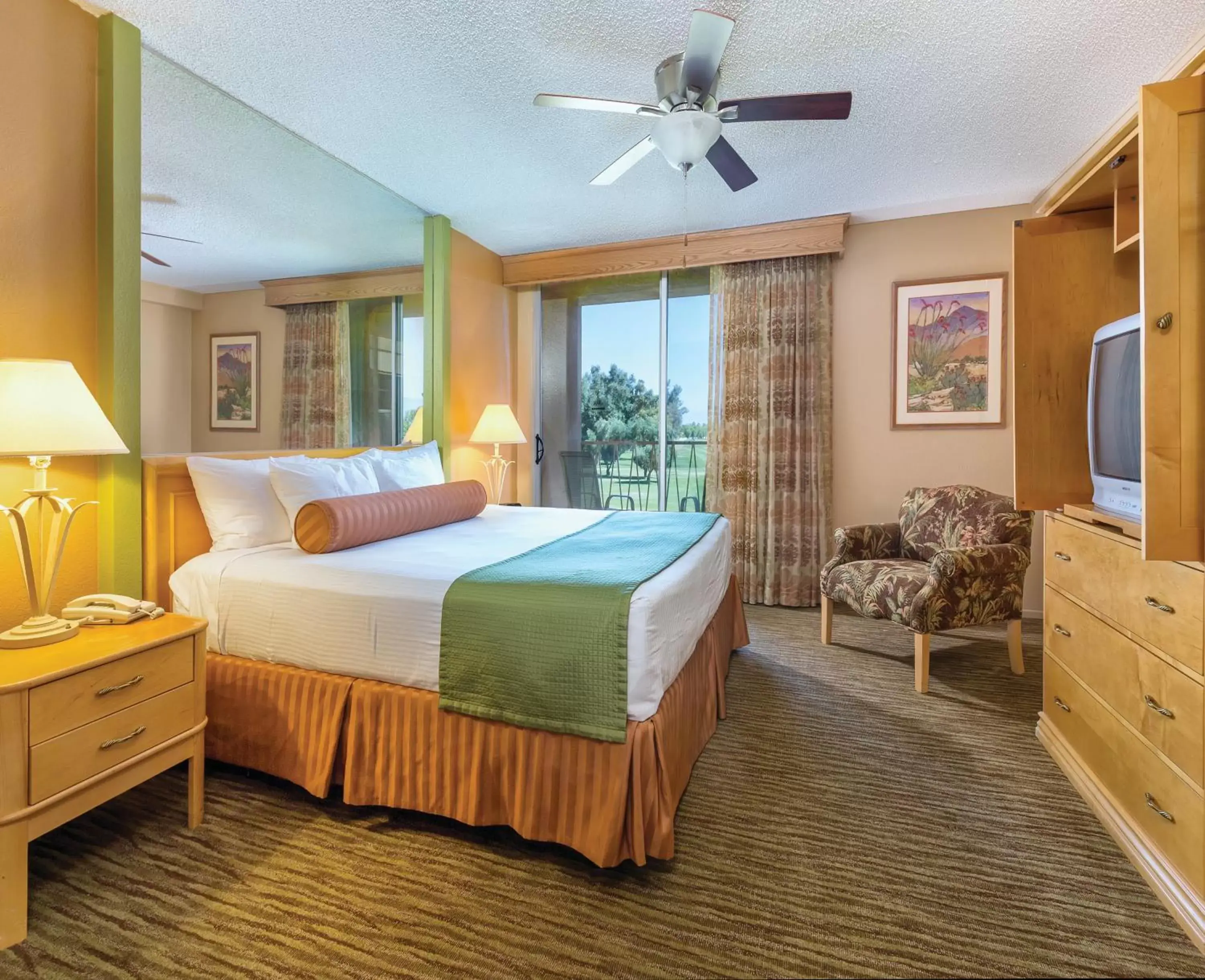 Photo of the whole room, Bed in WorldMark Palm Springs - Plaza Resort and Spa