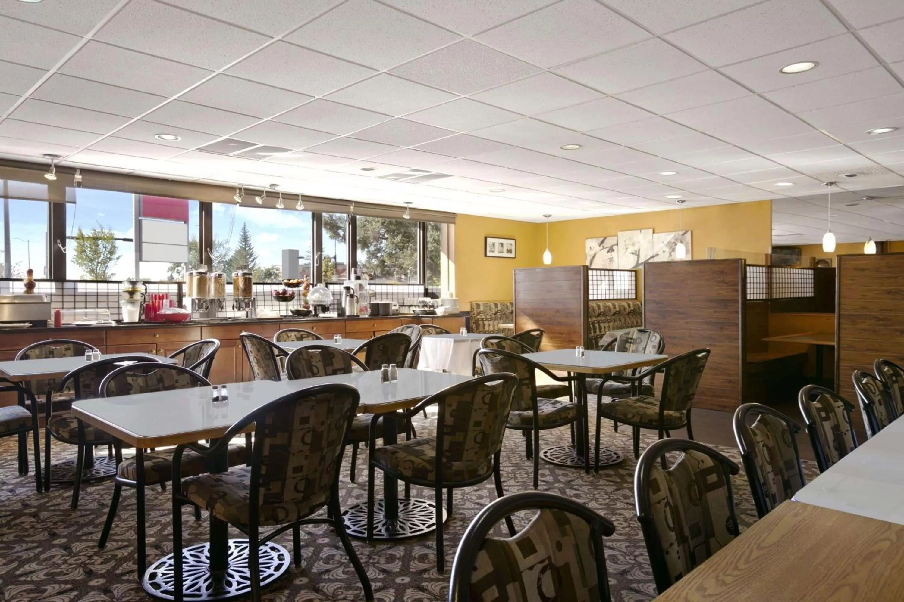 Restaurant/places to eat in Ramada by Wyndham Lethbridge