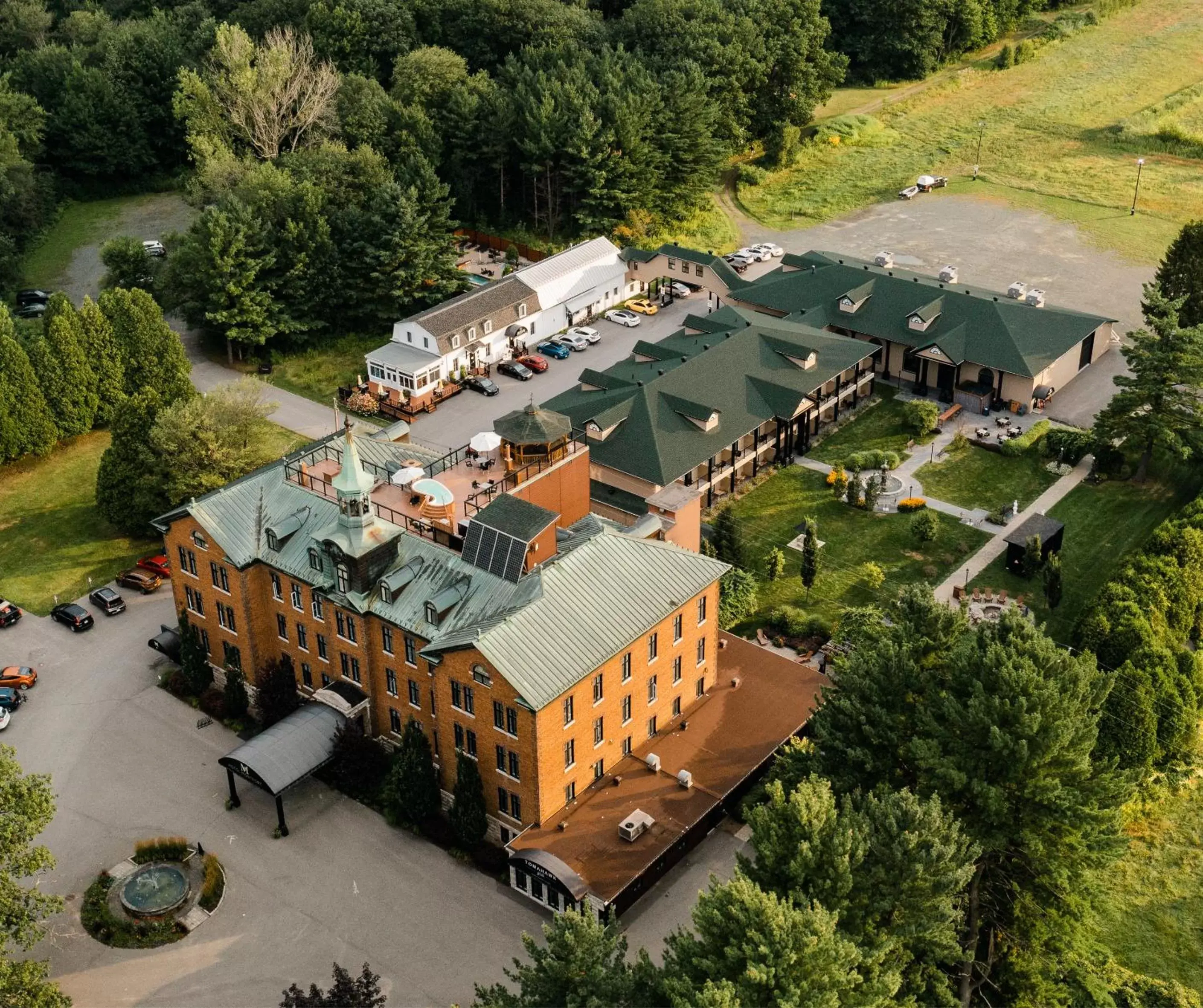 Property building, Bird's-eye View in Hotel Montfort Nicolet