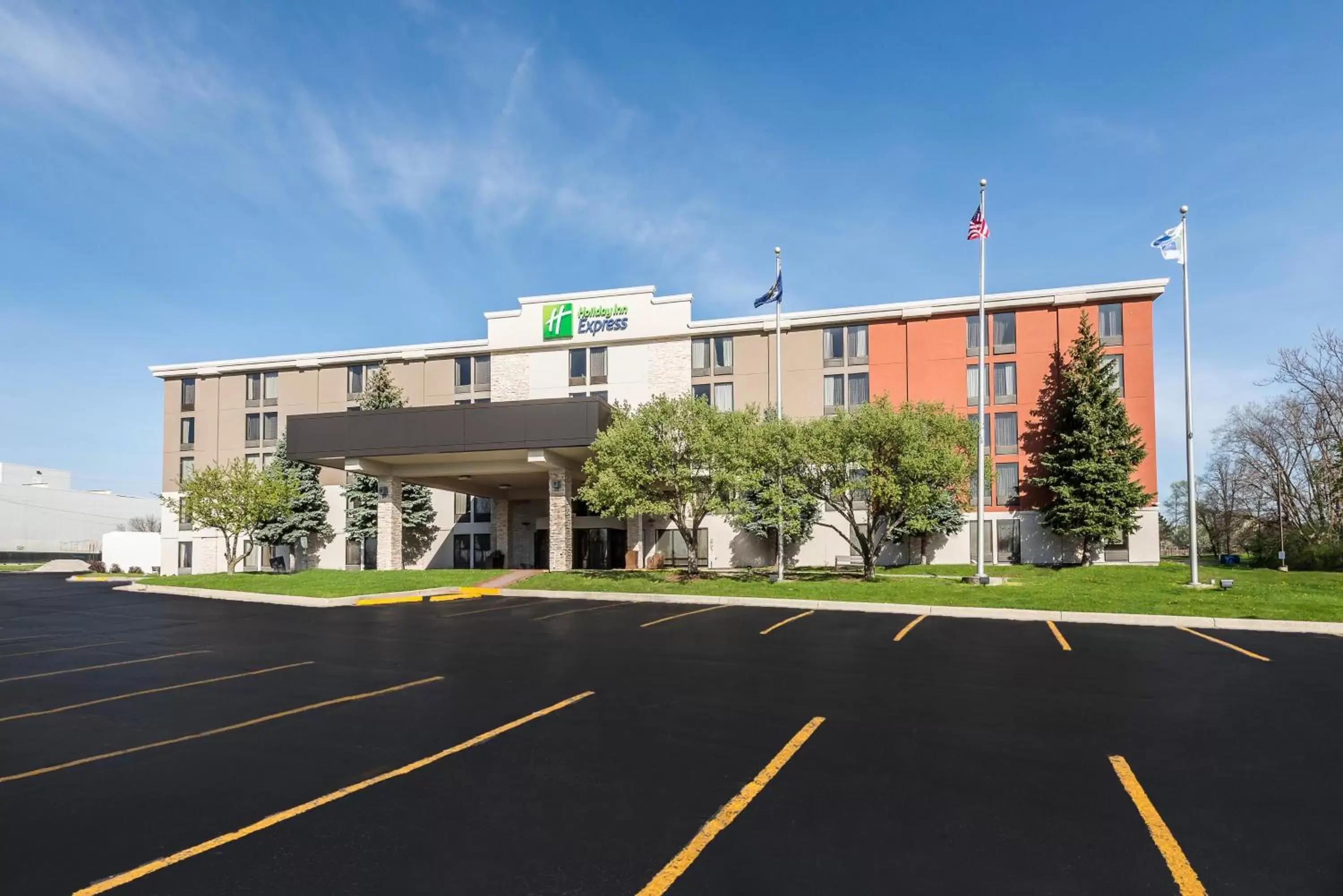 Property Building in Holiday Inn Express Flint-Campus Area, an IHG Hotel