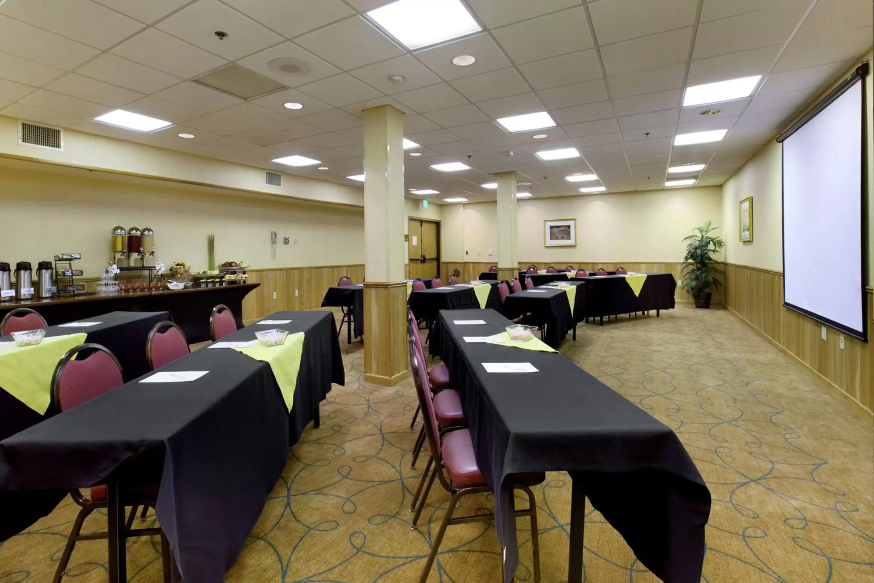 Meeting/conference room, Restaurant/Places to Eat in DoubleTree by Hilton Durango