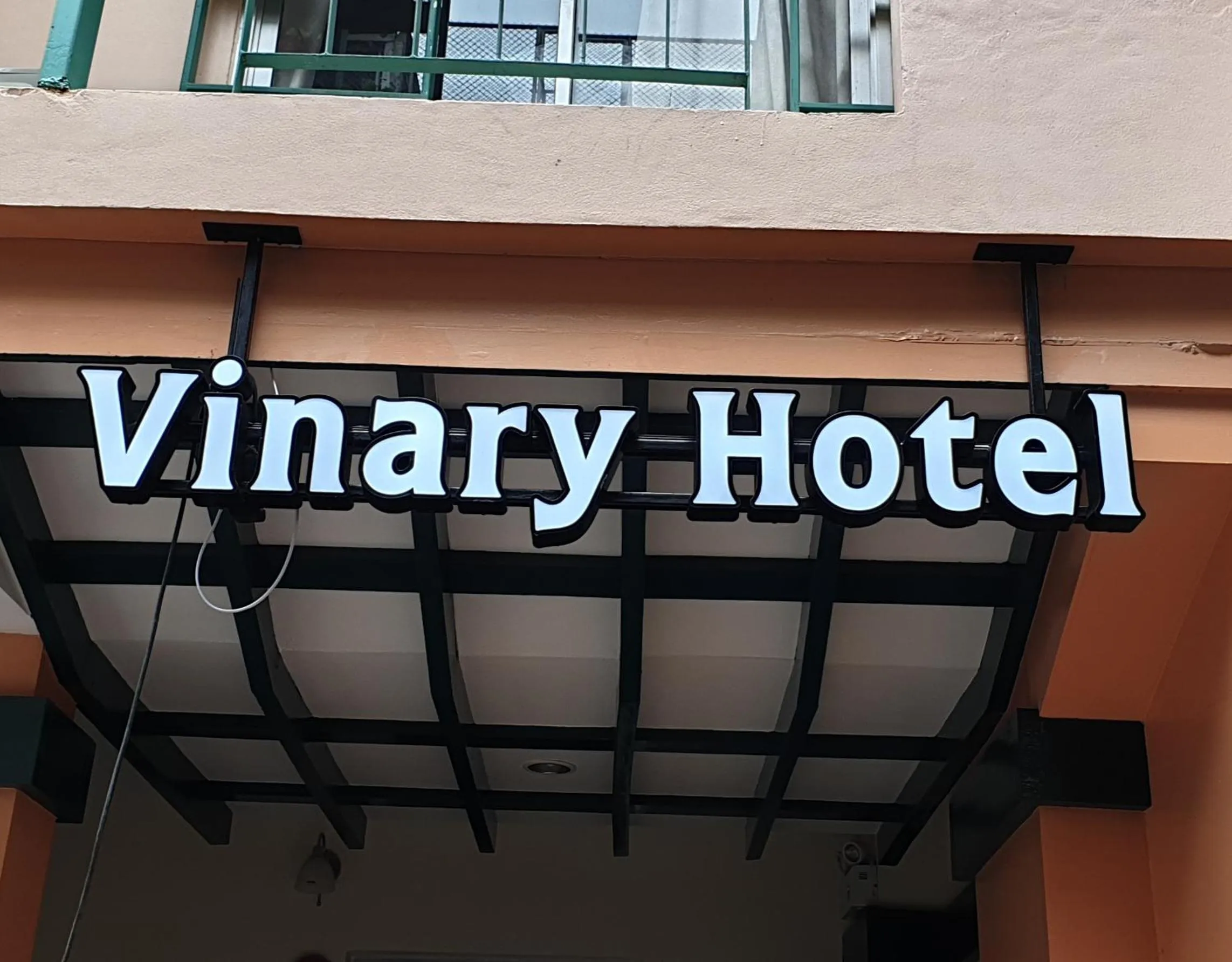 Facade/entrance in Vinary Hotel Sukhumvit