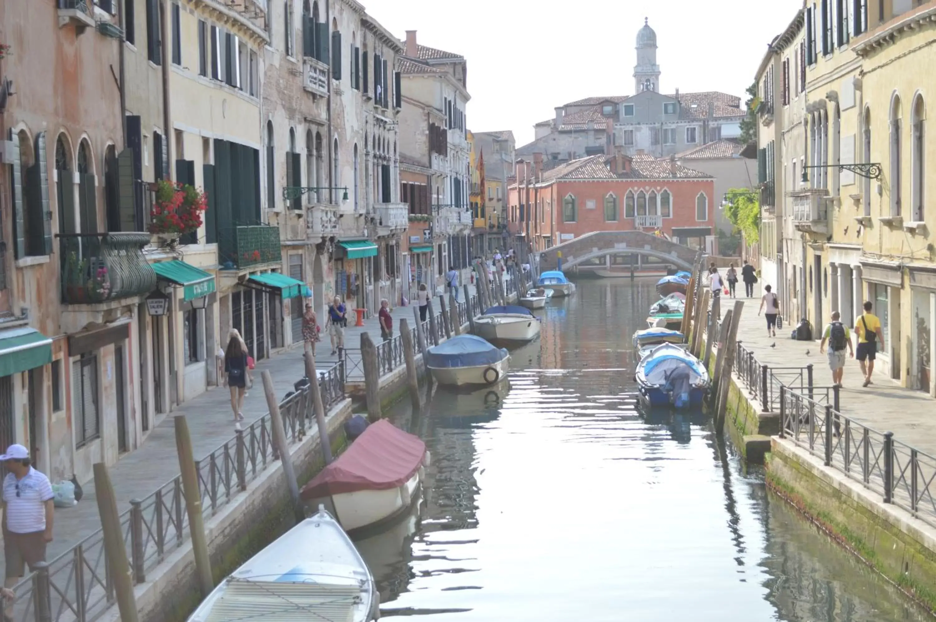 Area and facilities, Neighborhood in Hotel Locanda Salieri