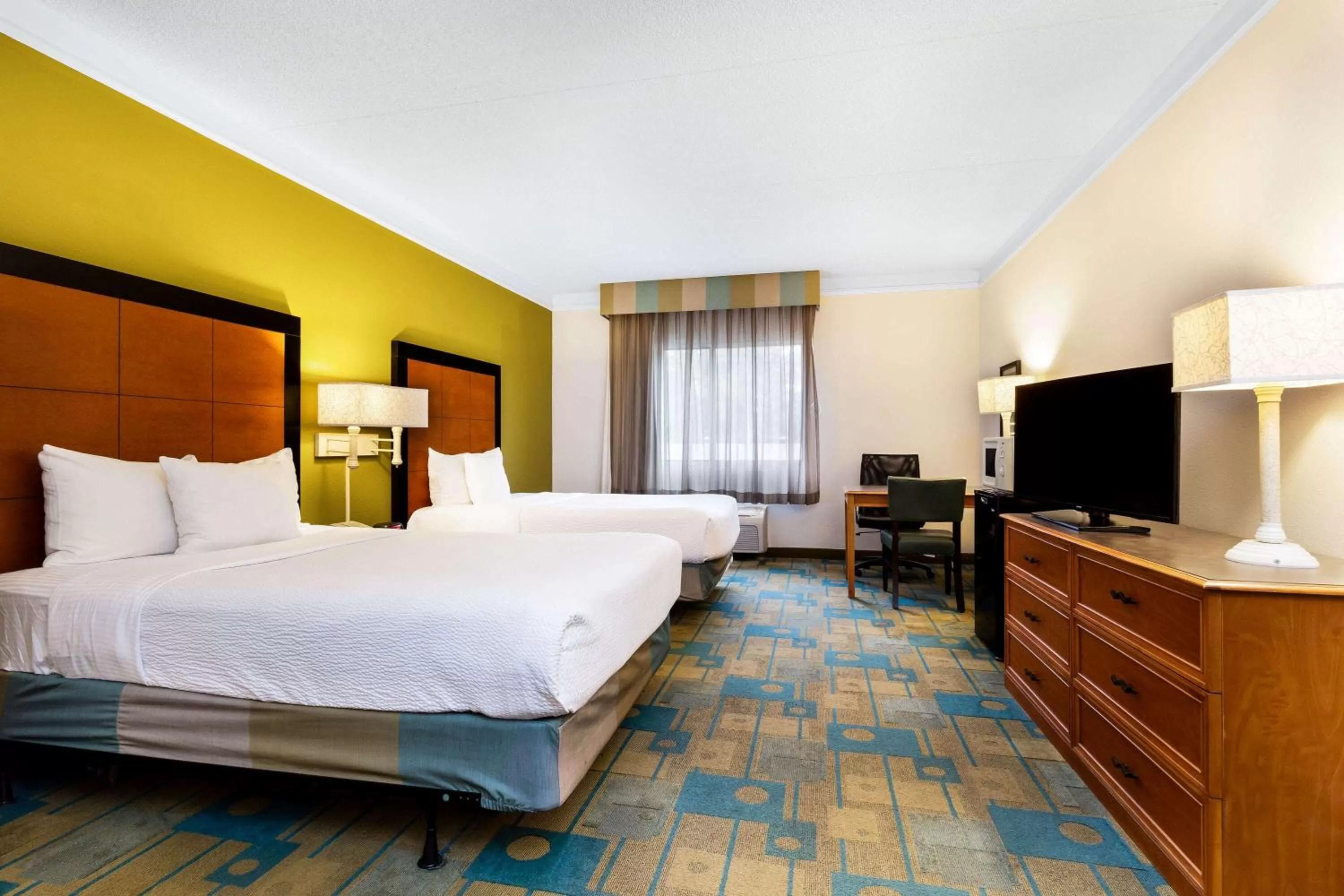 Photo of the whole room, Bed in La Quinta by Wyndham St. Pete-Clearwater Airport
