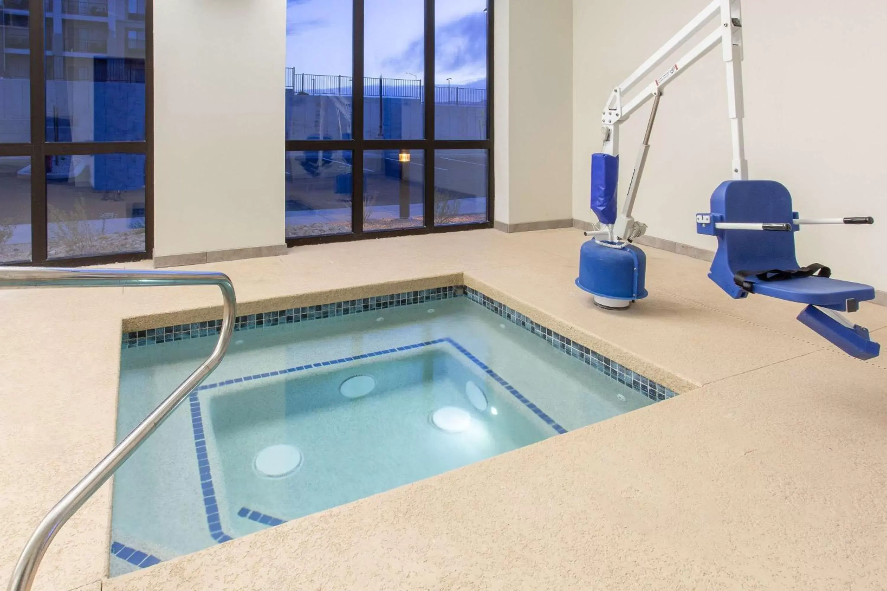Hot Tub, Swimming Pool in Wingate by Wyndham Page Lake Powell