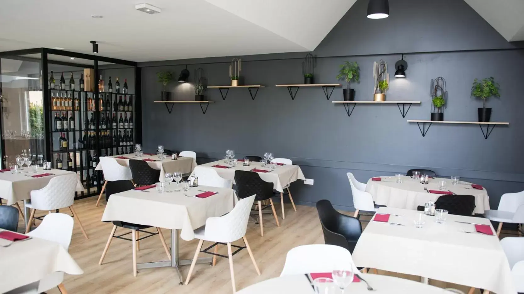 Restaurant/Places to Eat in ibis Styles Lille Neuville en Ferrain