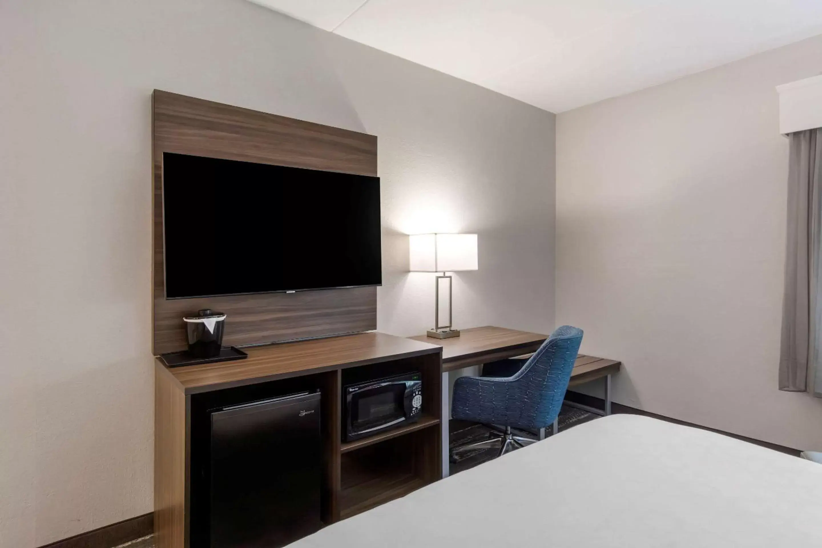 Bedroom, TV/Entertainment Center in Clarion Pointe Charlottesville