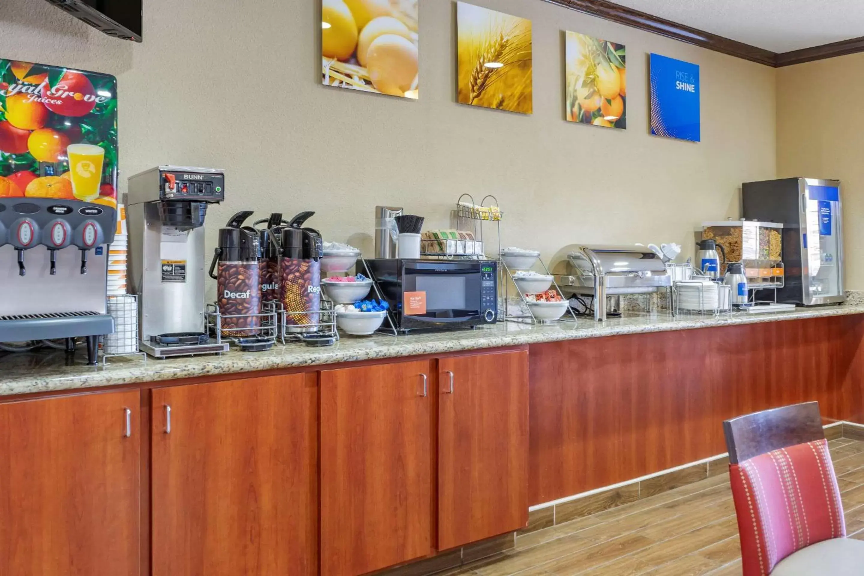 Restaurant/Places to Eat in Comfort Inn Albuquerque Airport