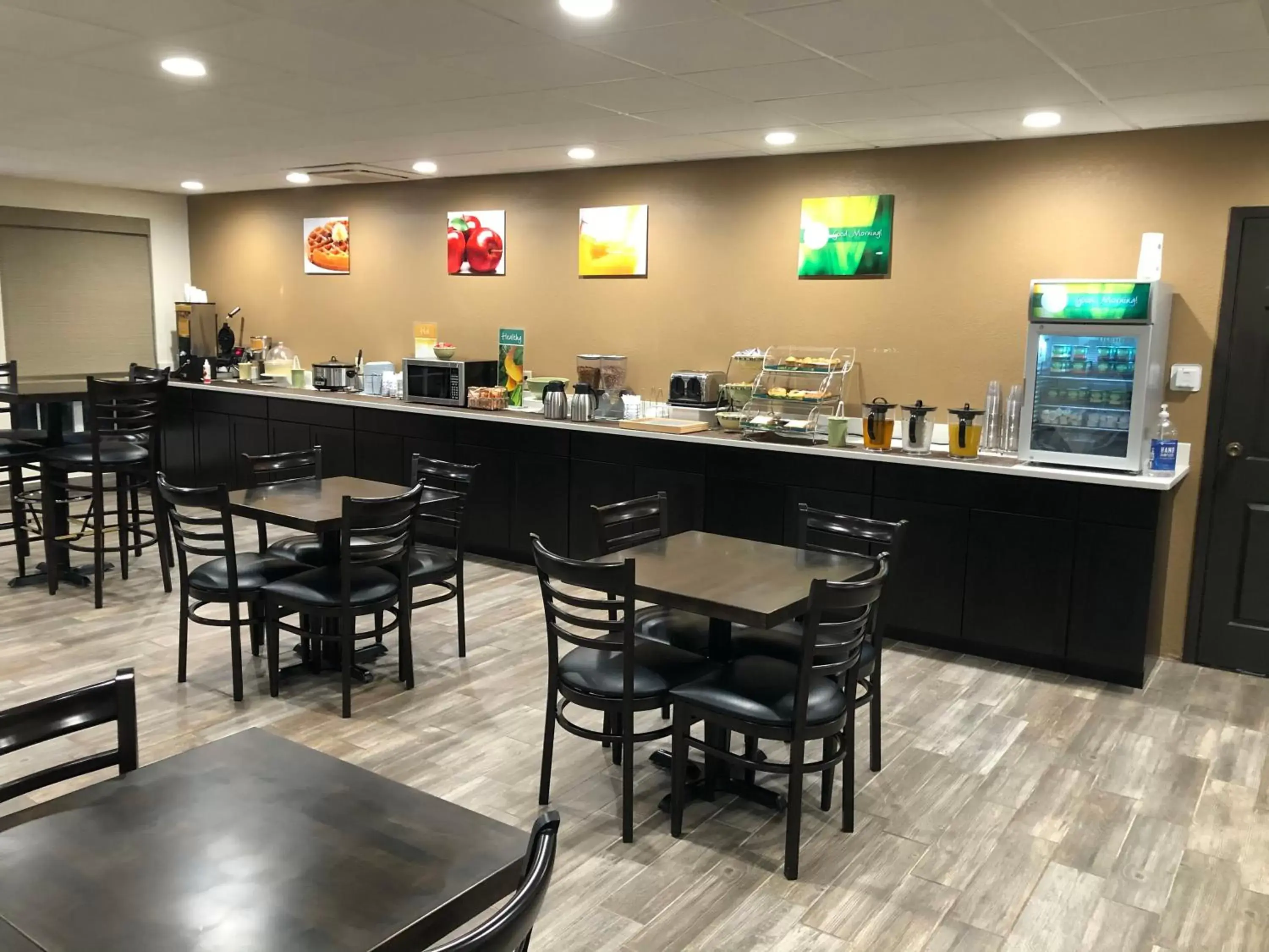 Restaurant/Places to Eat in Quality Inn & Suites