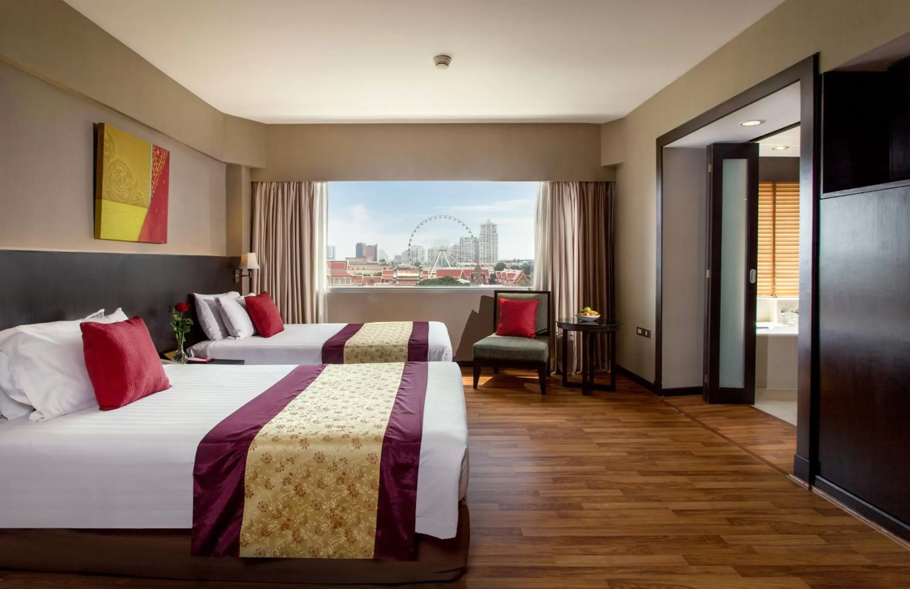 Grand Deluxe Twin Room - Mobility Access in Ramada Plaza by Wyndham Bangkok Menam Riverside